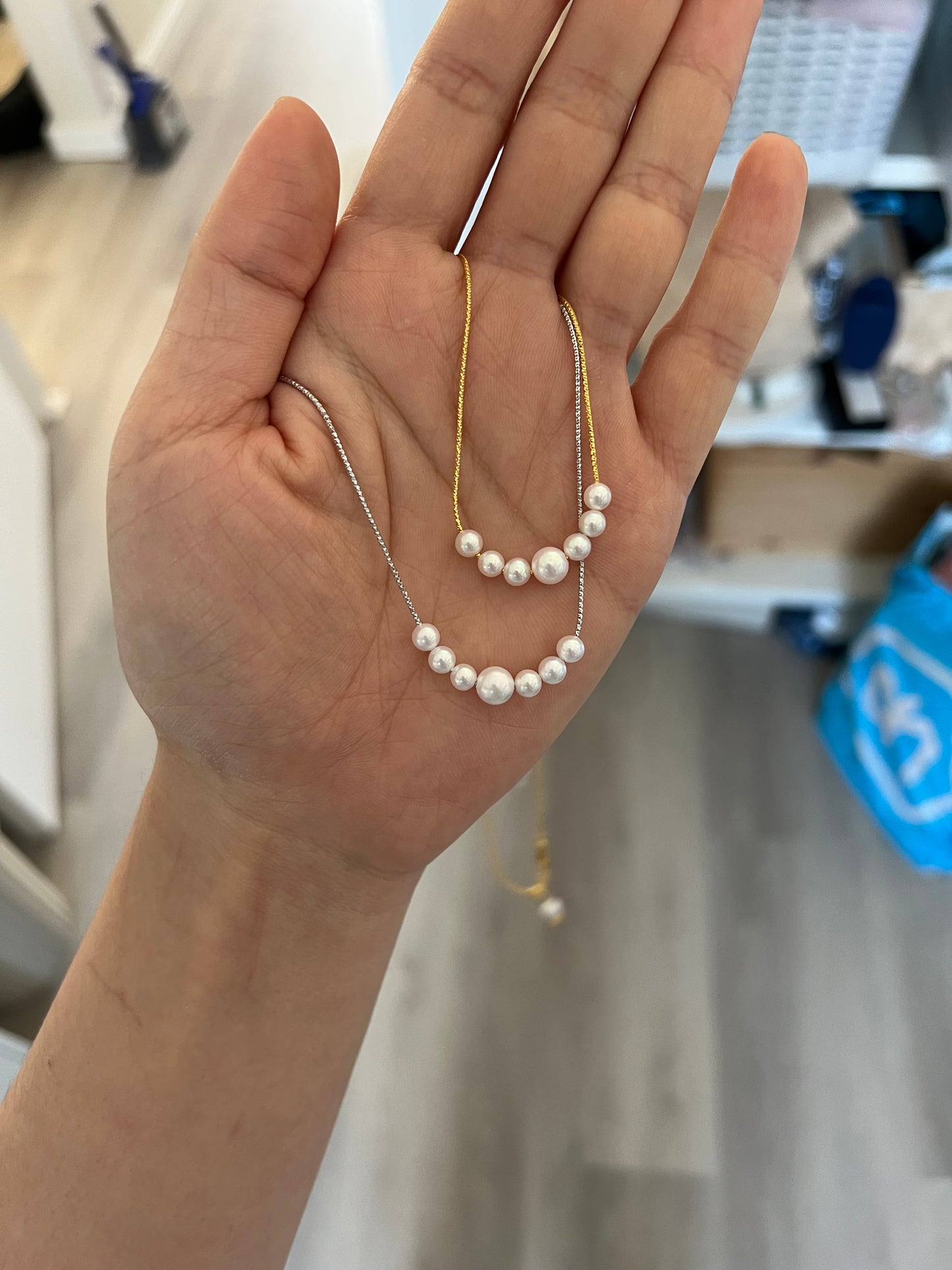 Adjustable length smile necklace