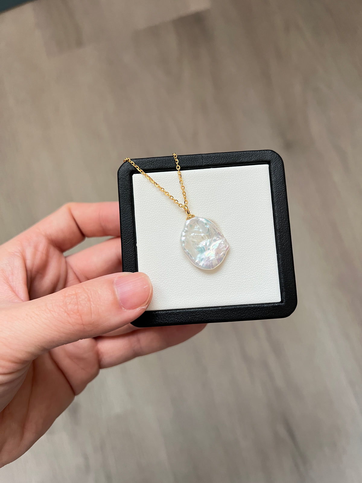 shiny white petal pearl necklace-gold plated silver chain