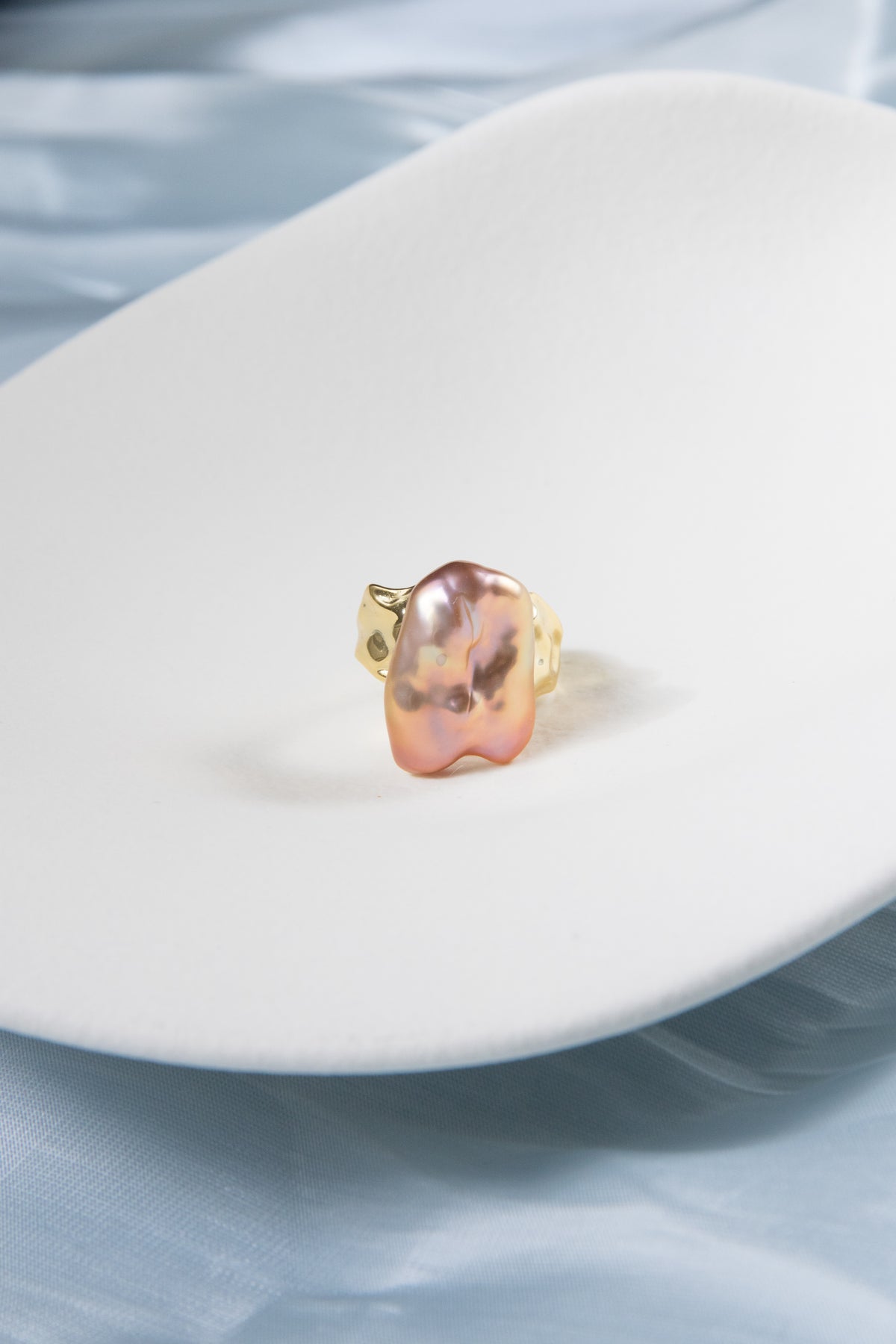 Golden Thick petal irregular shaped pearl ring