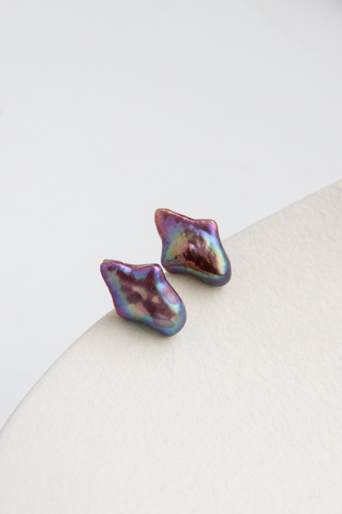 Aurora Purple-Green “Northern Star” Pearl Earrings – Iridescent Magic