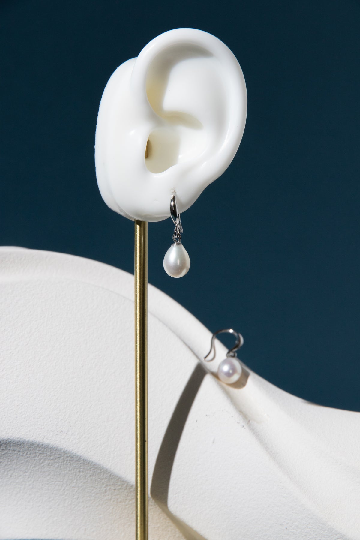 silver earring with a pair of white freshwater drop pearl.