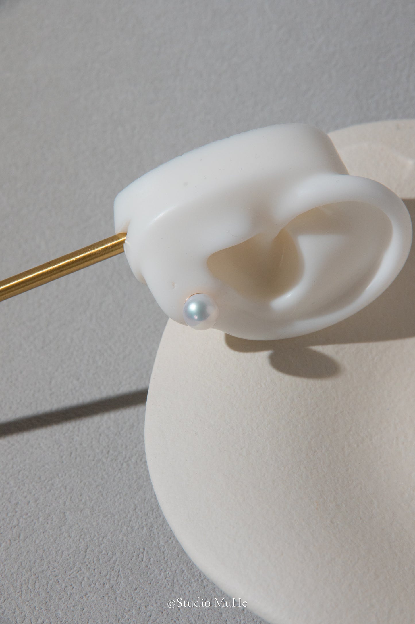 Everyday morning-Classic white pearl studs