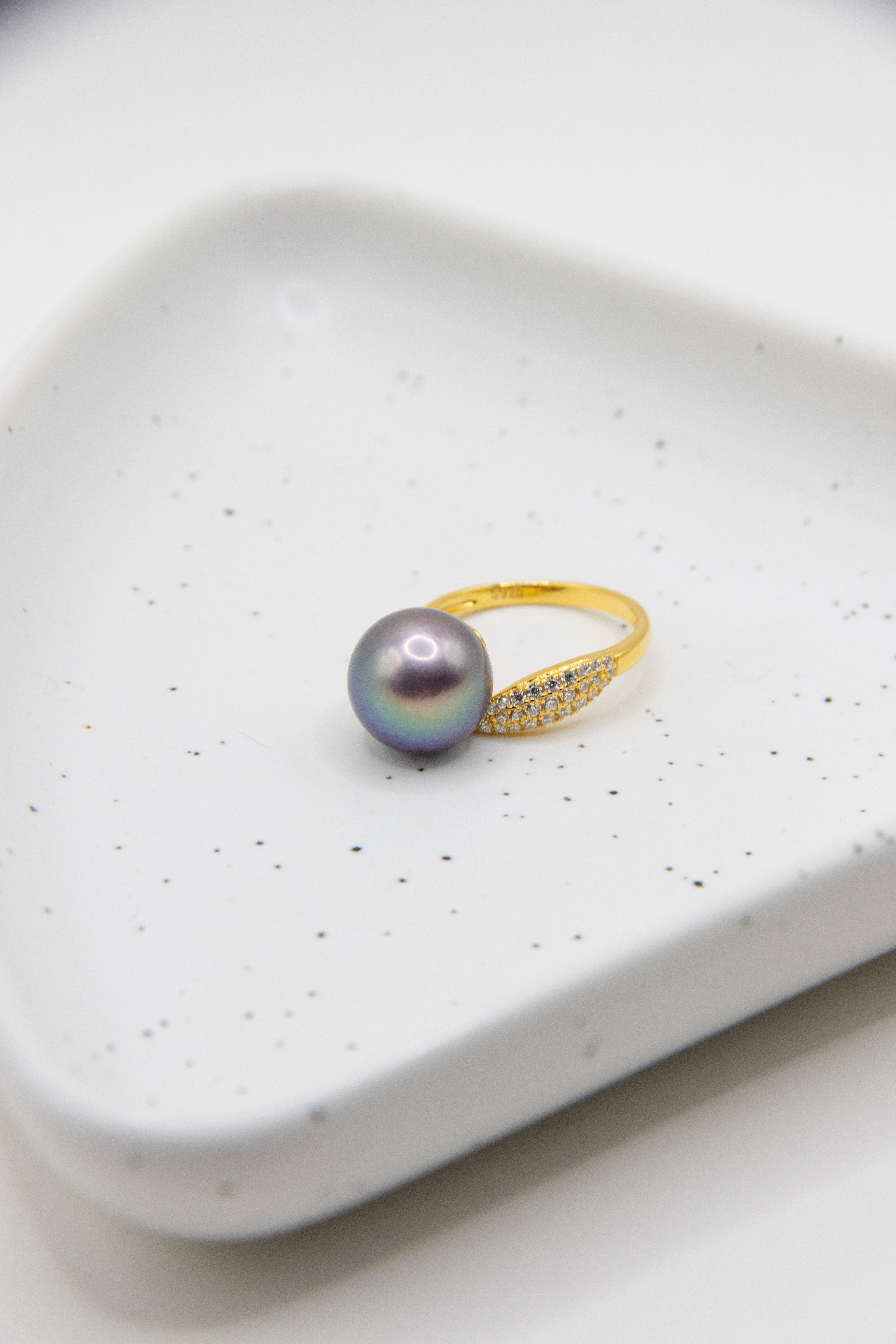 Deep Blue-Purple Round Pearl Ring