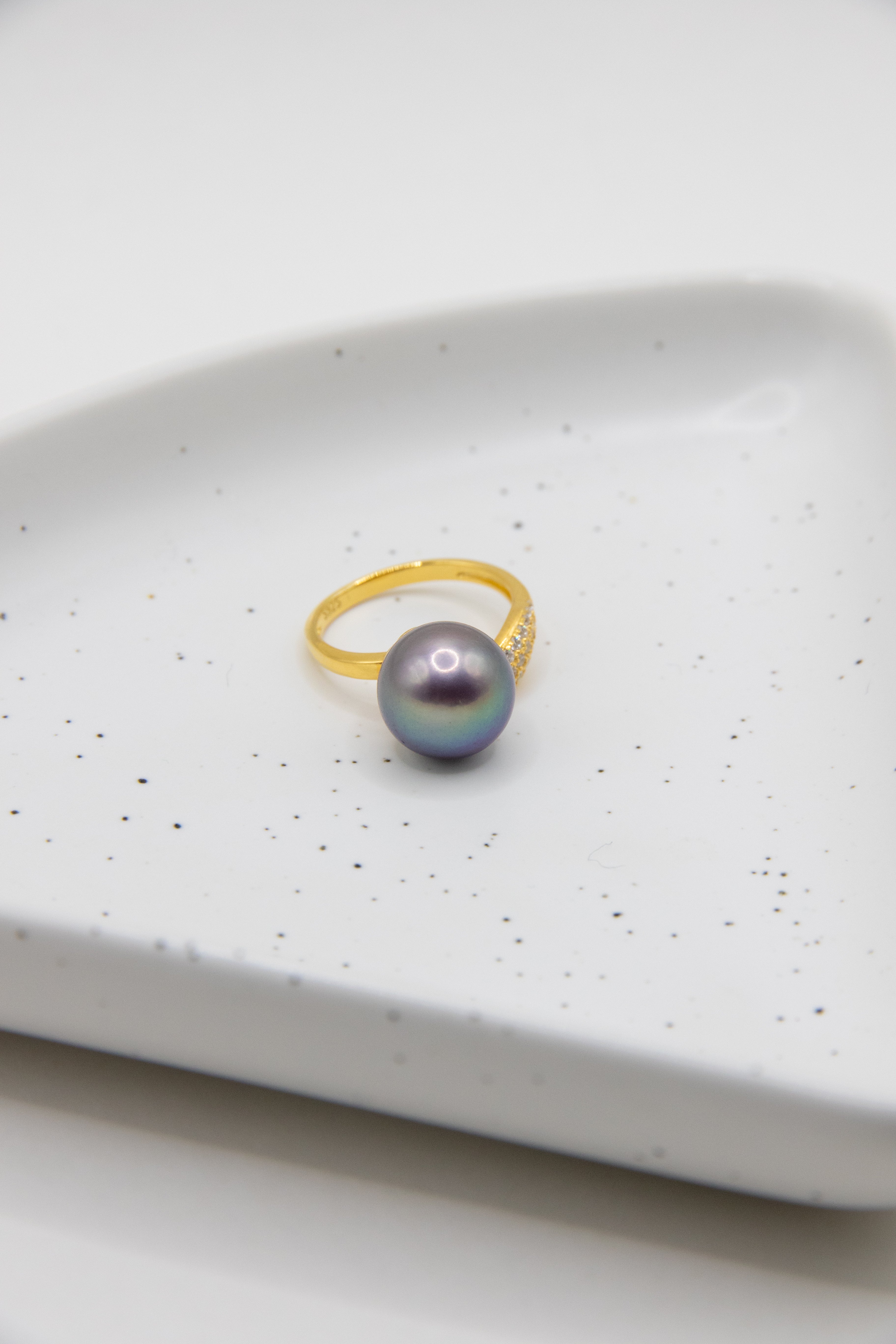 Deep Blue-Purple Round Pearl Ring