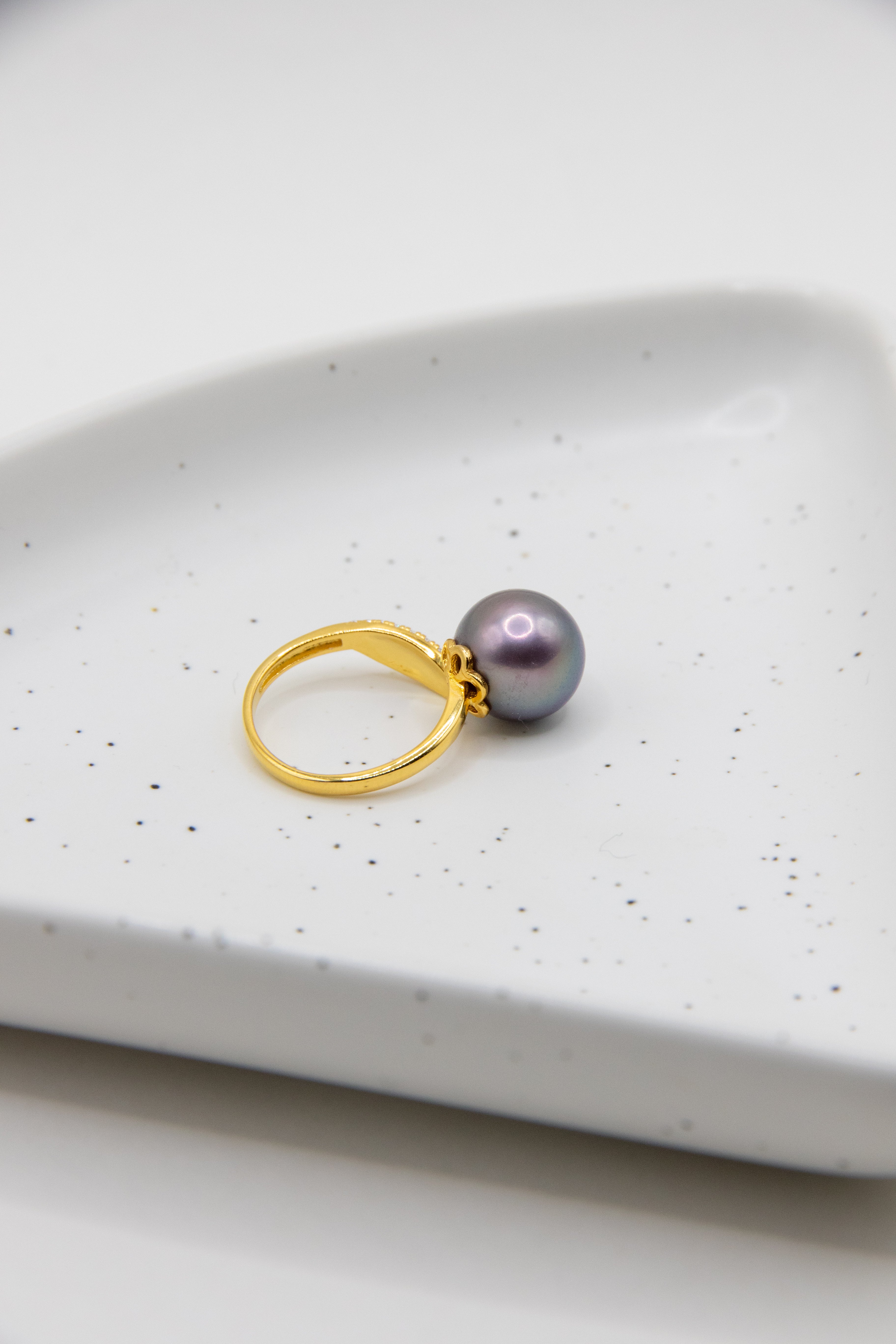 Deep Blue-Purple Round Pearl Ring
