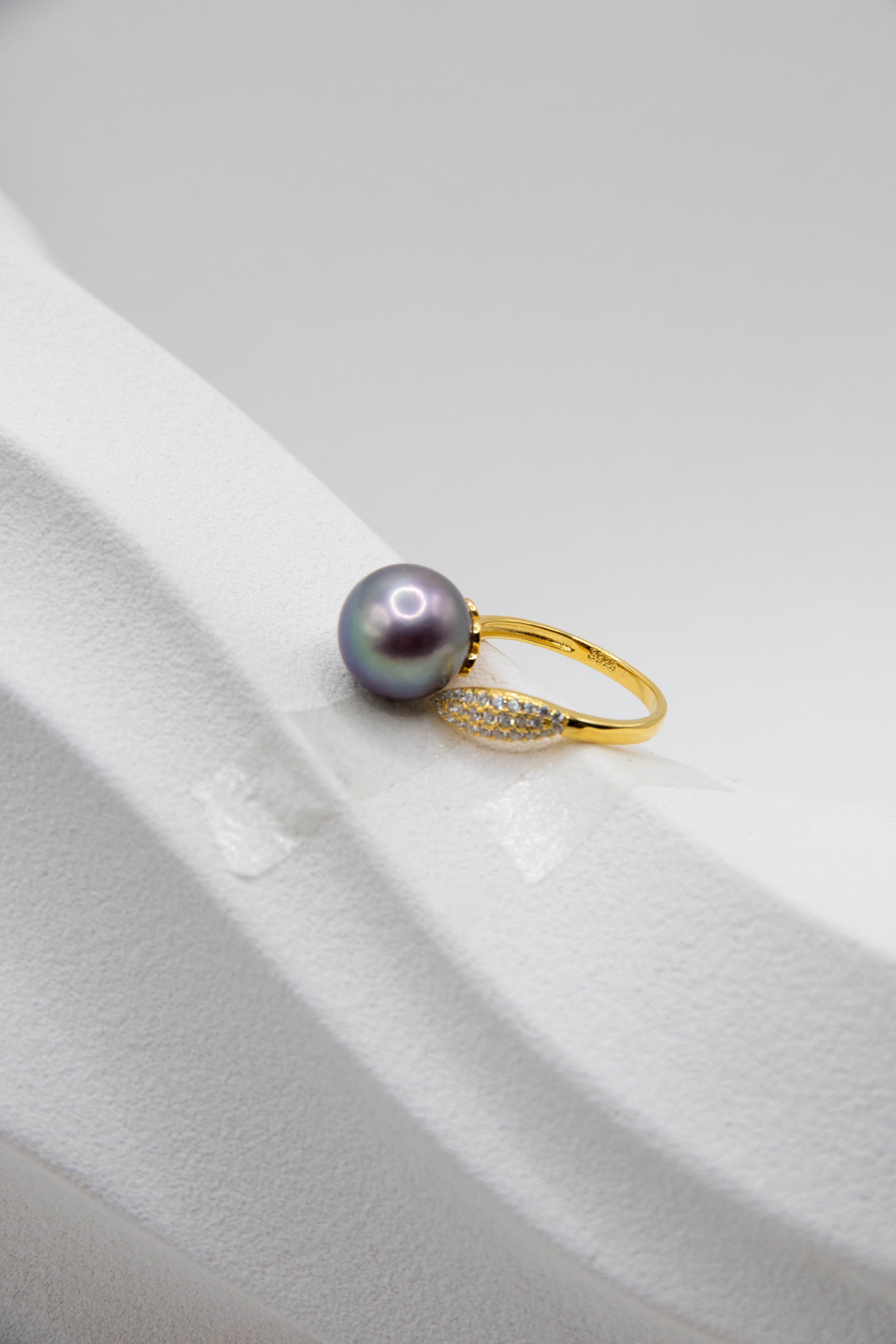 Deep Blue-Purple Round Pearl Ring
