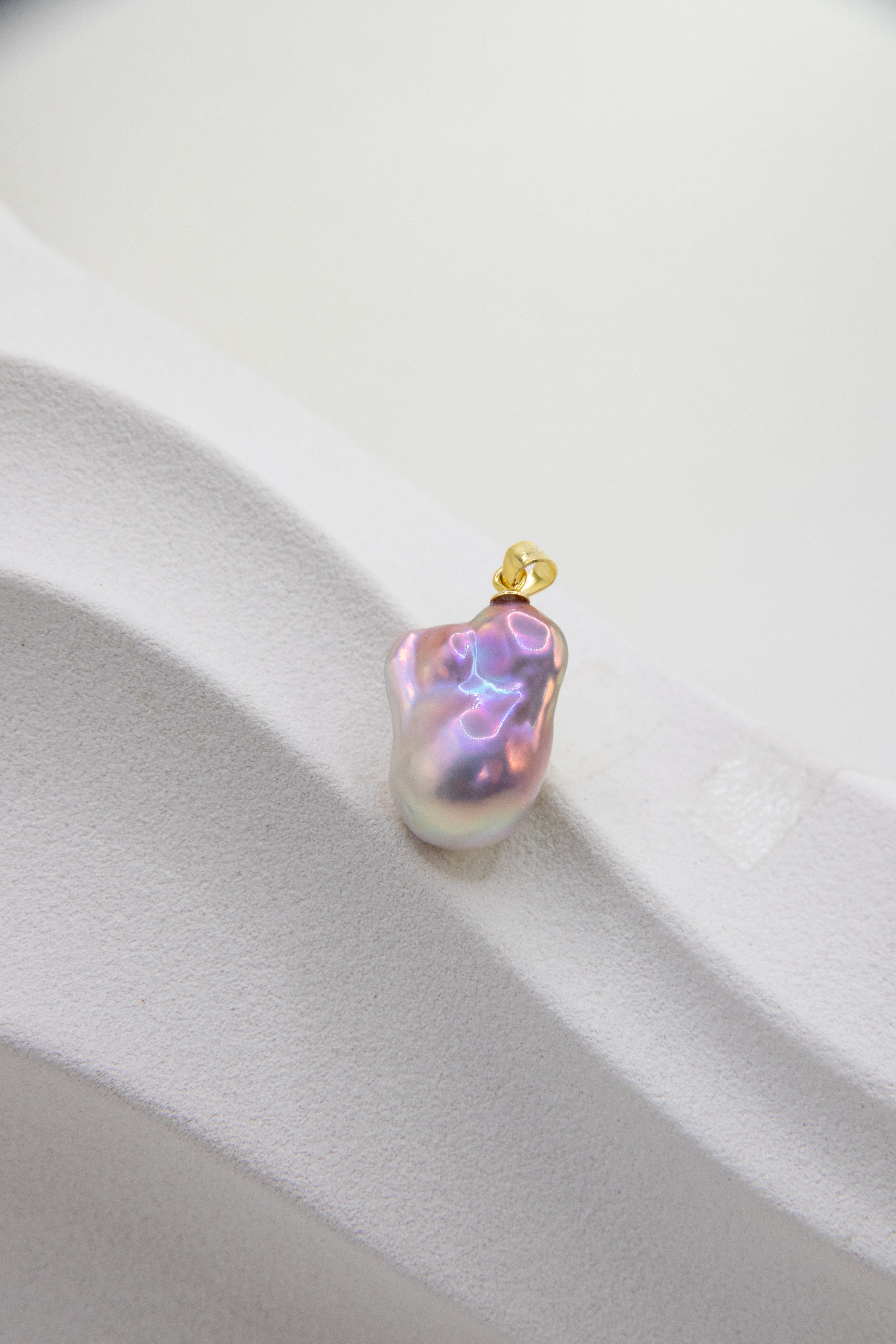 Excellent Dreamy Baroque Pink-Blue Pearl Pendant