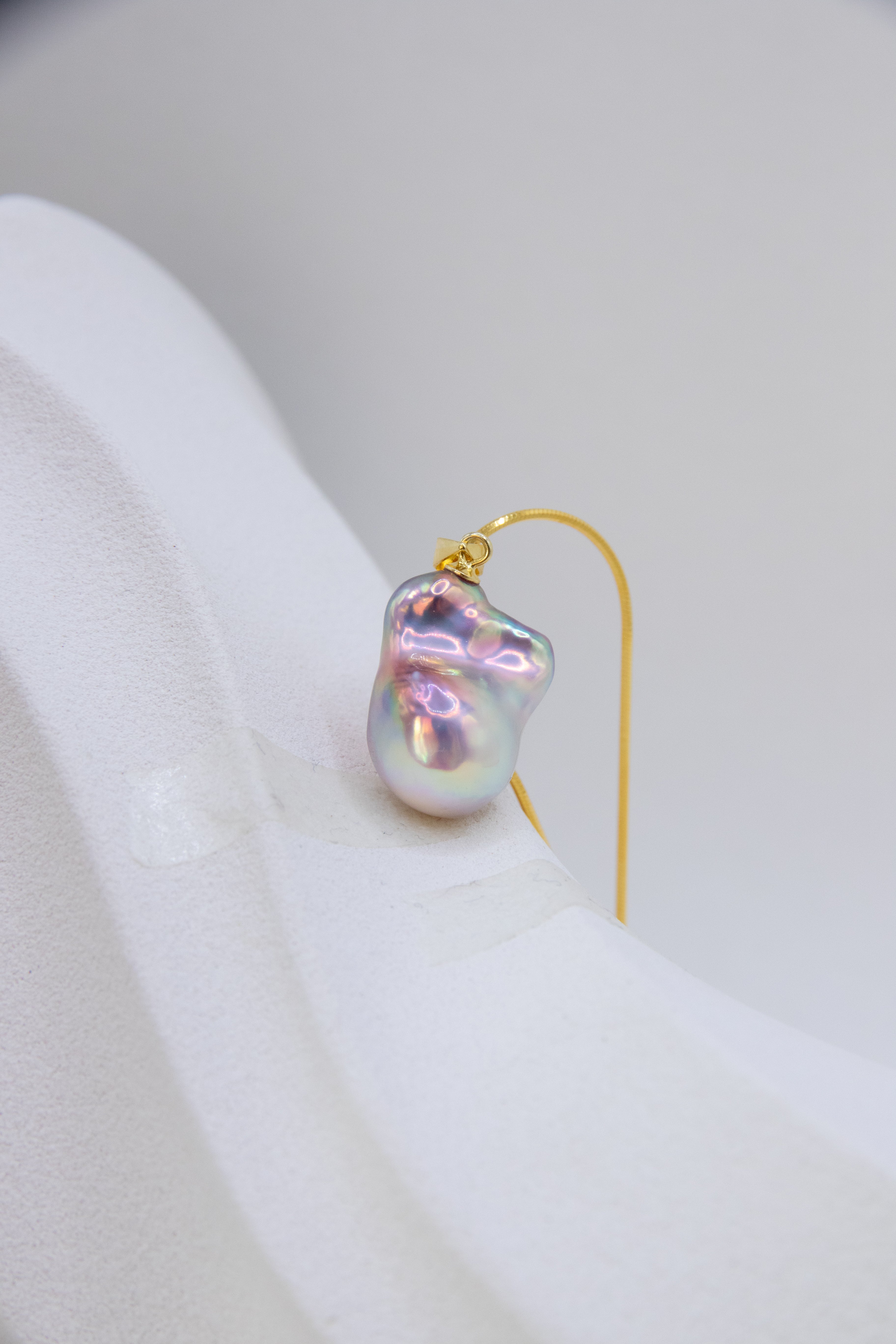 Excellent Dreamy Baroque Pink-Blue Pearl Pendant