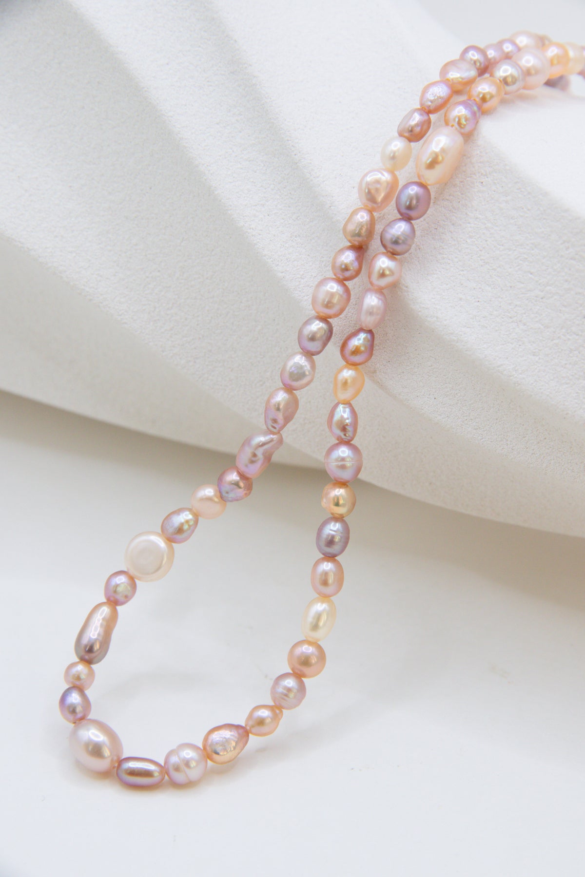 Colorful mini pearl necklace