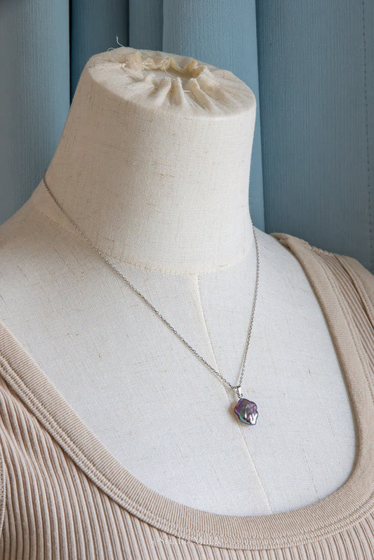 Little Violet Bloom — Natural Purple Flower-Shaped Freshwater Pearl Necklace