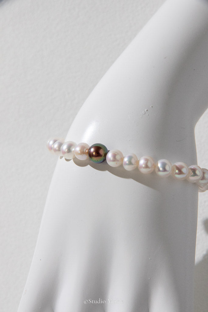 One in the Centre — Purple-Green Freshwater Pearl Bracelet