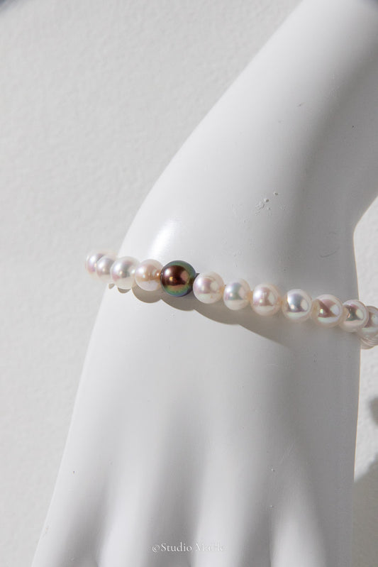 One in the Centre — Purple-Green Freshwater Pearl Bracelet