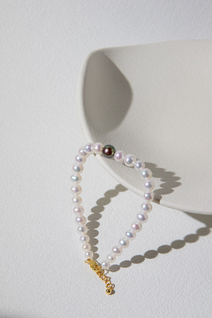 One in the Centre — Purple-Green Freshwater Pearl Bracelet