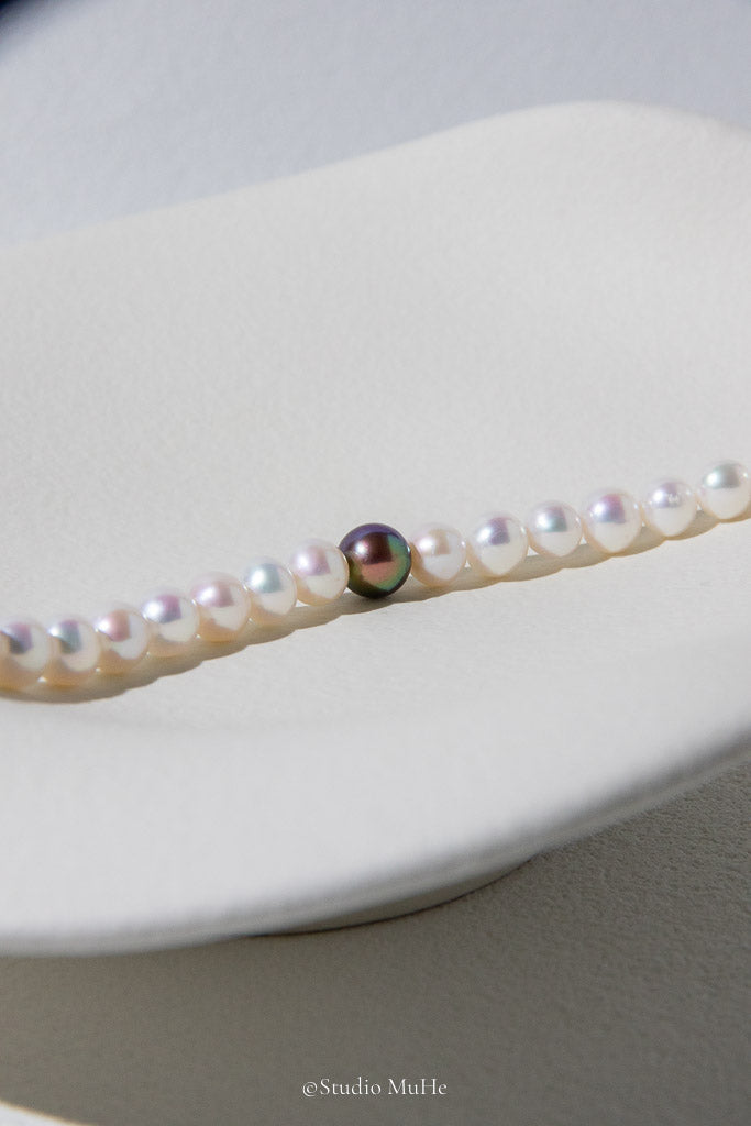 One in the Centre — Purple-Green Freshwater Pearl Bracelet
