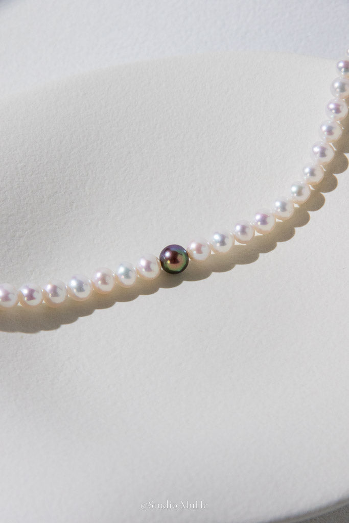 One in the Centre — Purple-Green Freshwater Pearl Bracelet
