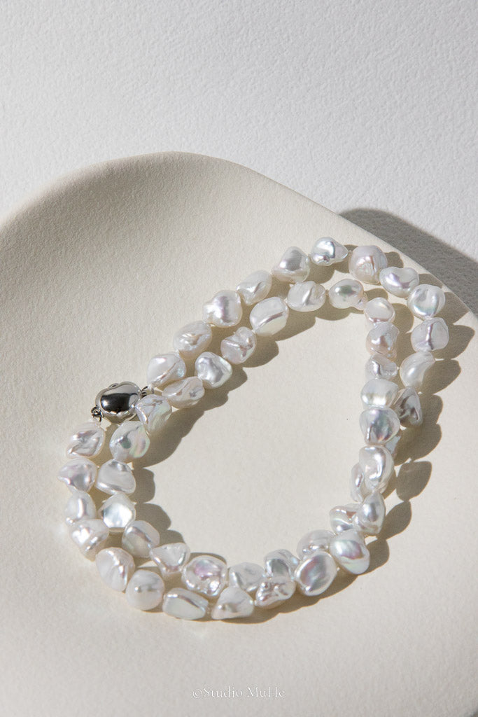White Geometry — High-Quality Seedless Freshwater Pearl Necklace