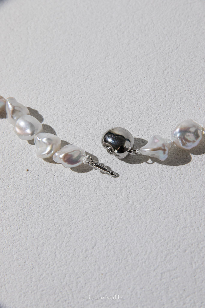 White Geometry — High-Quality Seedless Freshwater Pearl Necklace