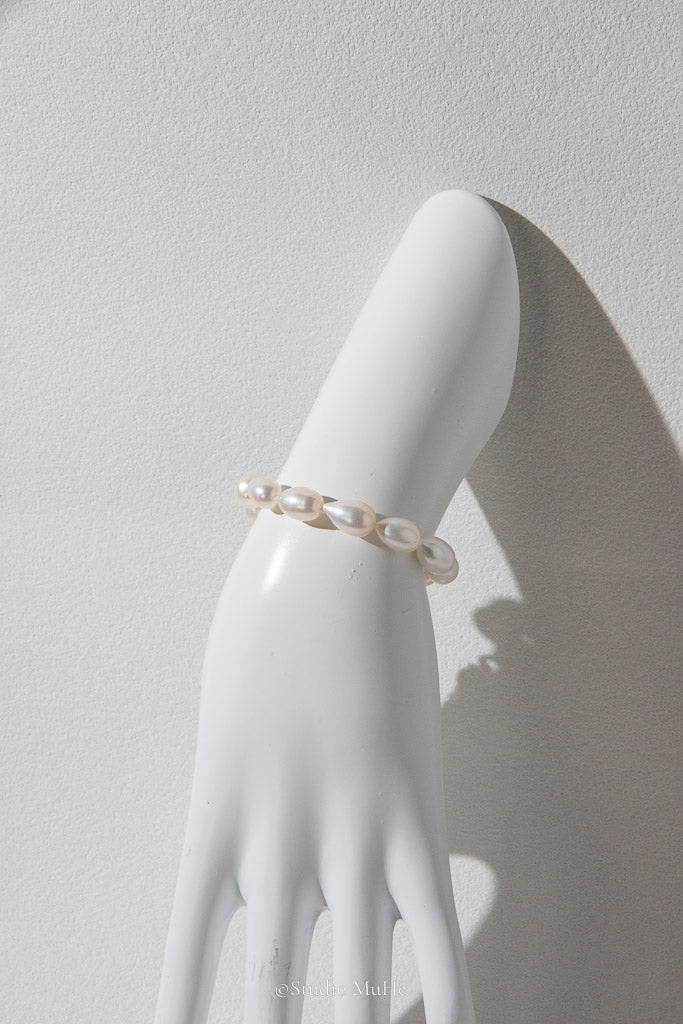 Natural Elegance — White Seedless Freshwater Pearl Drop Bracelet