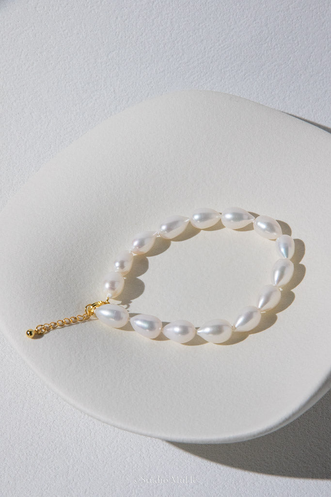 Natural Elegance — White Seedless Freshwater Pearl Drop Bracelet