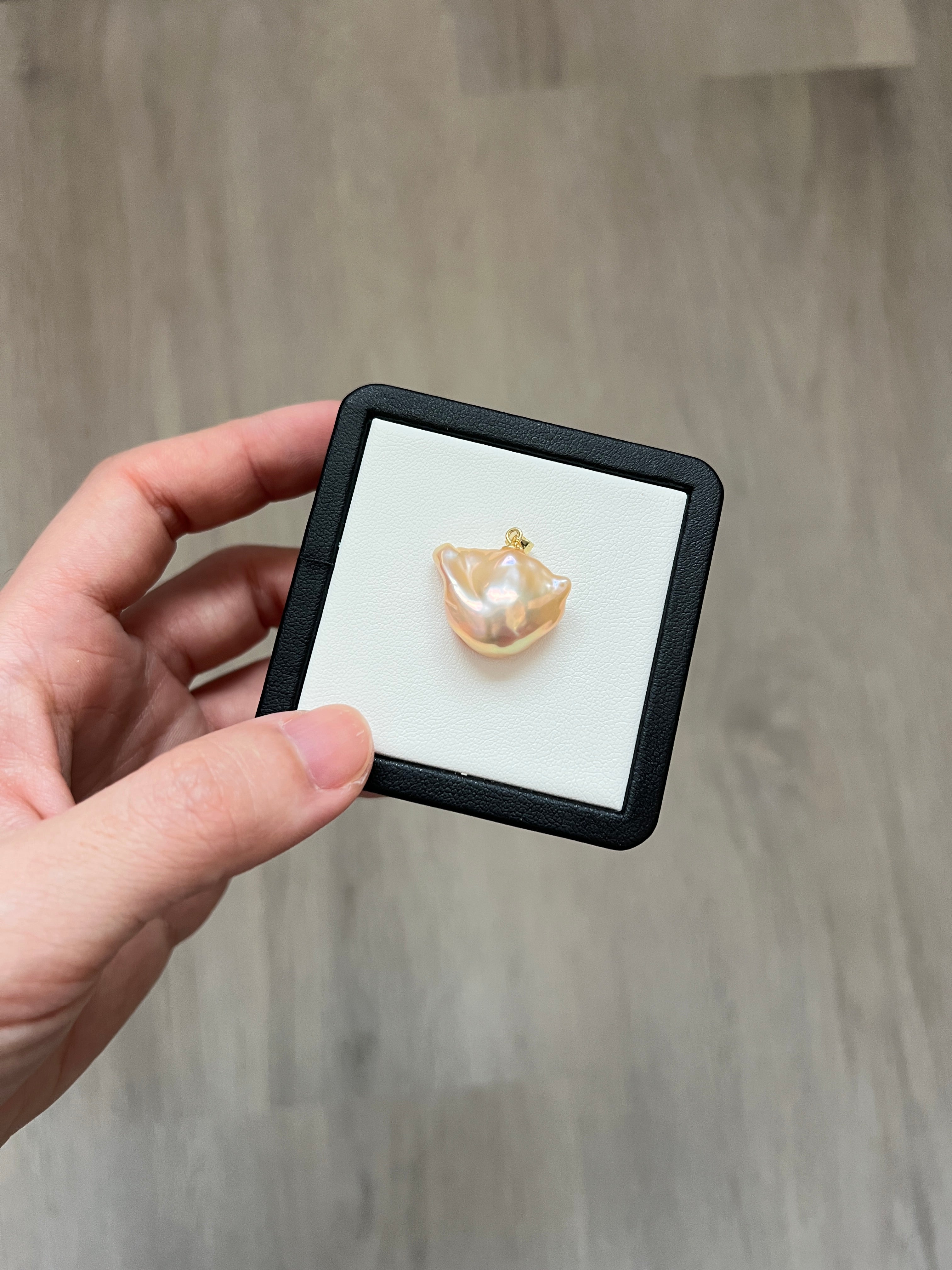 vivid crystal golden pearl pendant-small