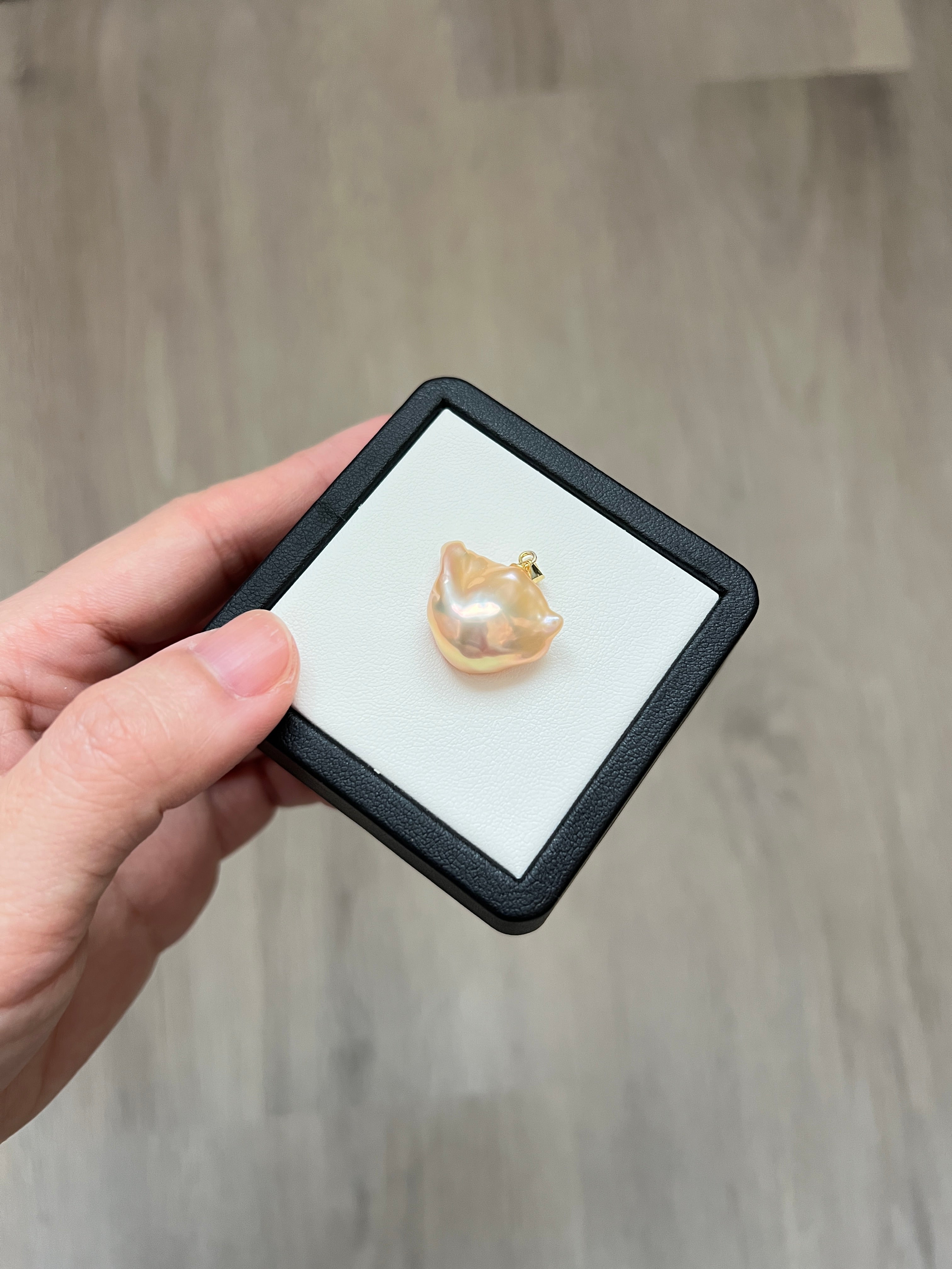 vivid crystal golden pearl pendant-small