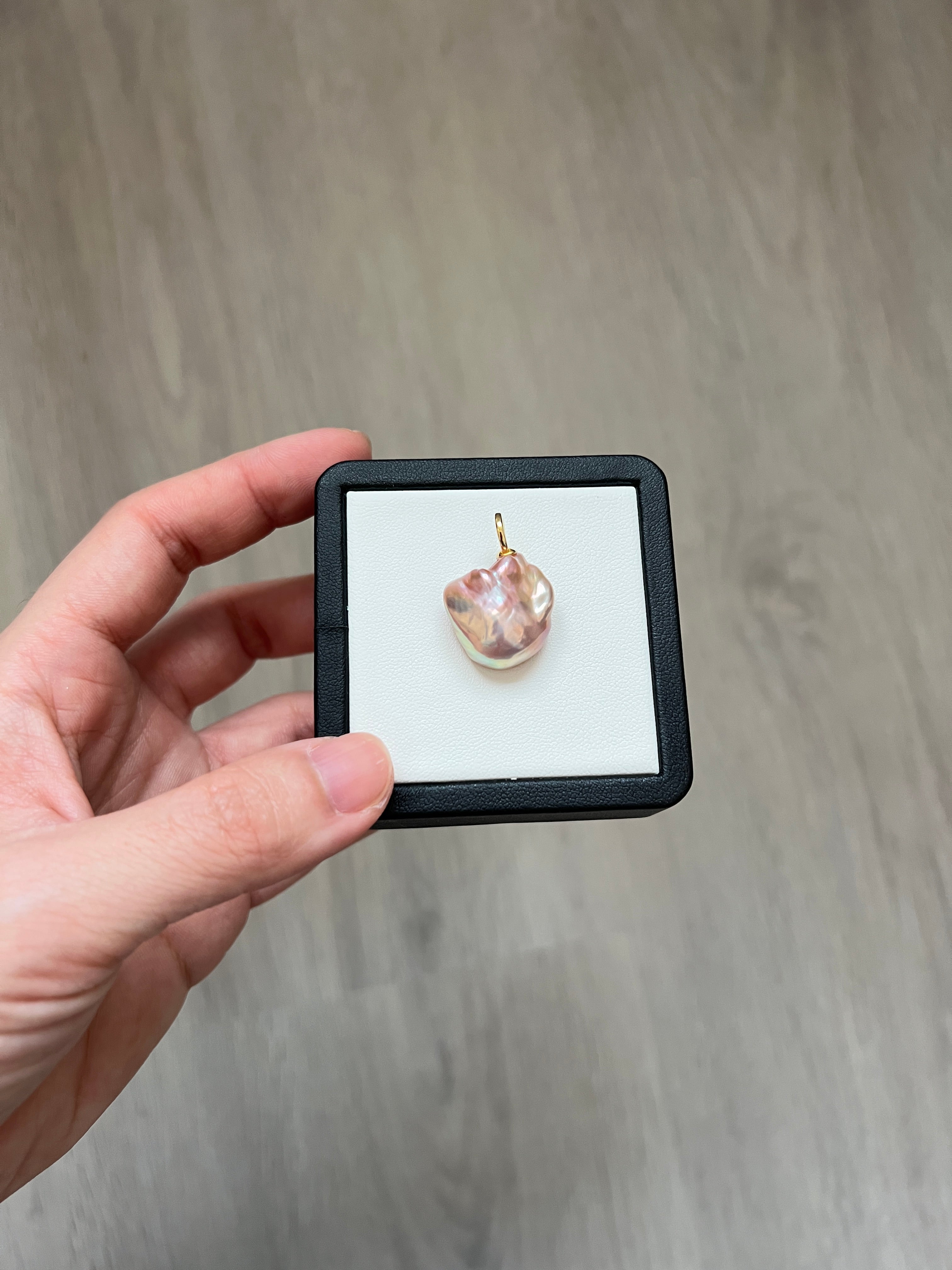 Golden Sweet peach-Excellent level beautiful baroque pearl pendant