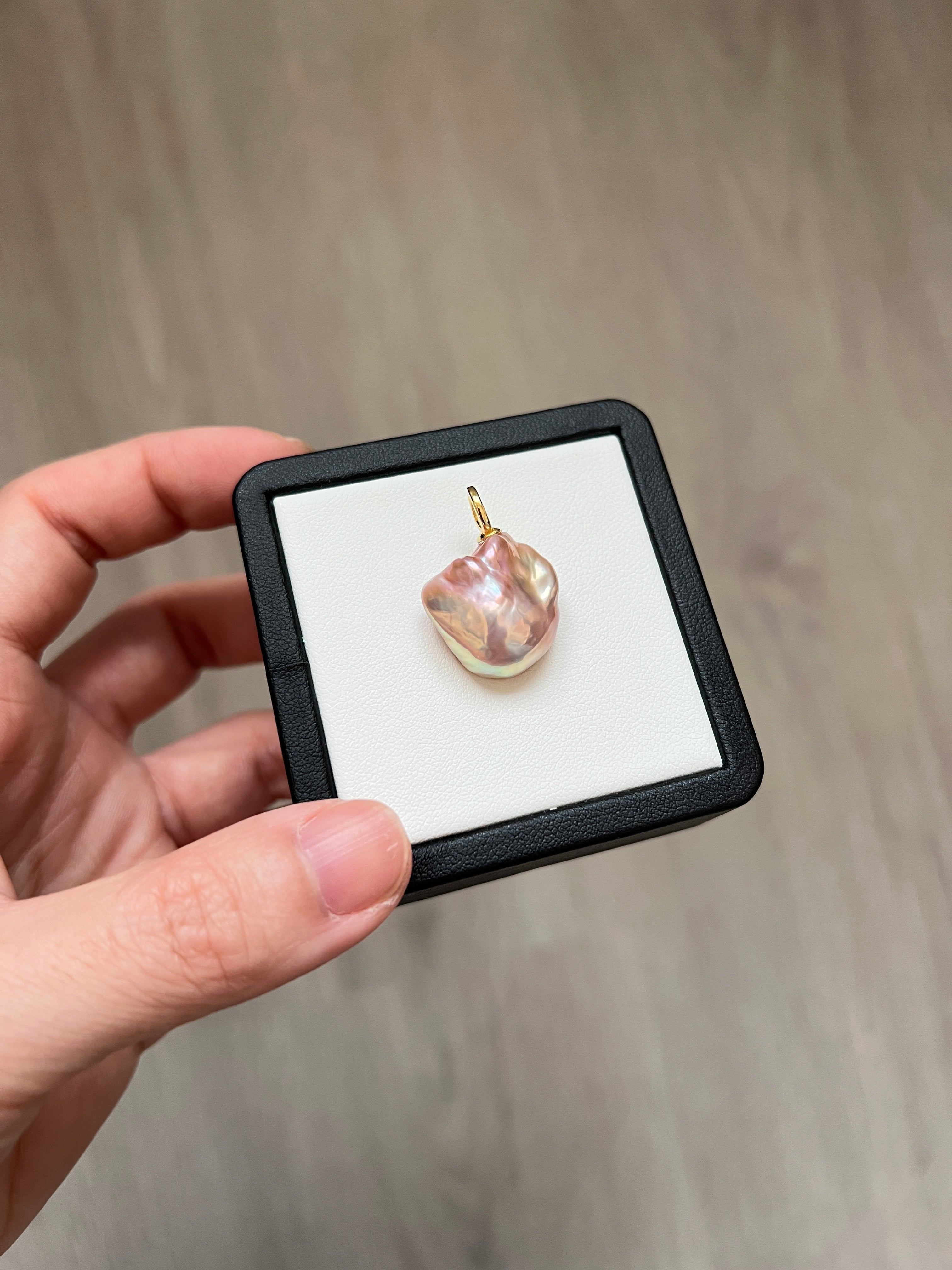 Golden Sweet peach-Excellent level beautiful baroque pearl pendant