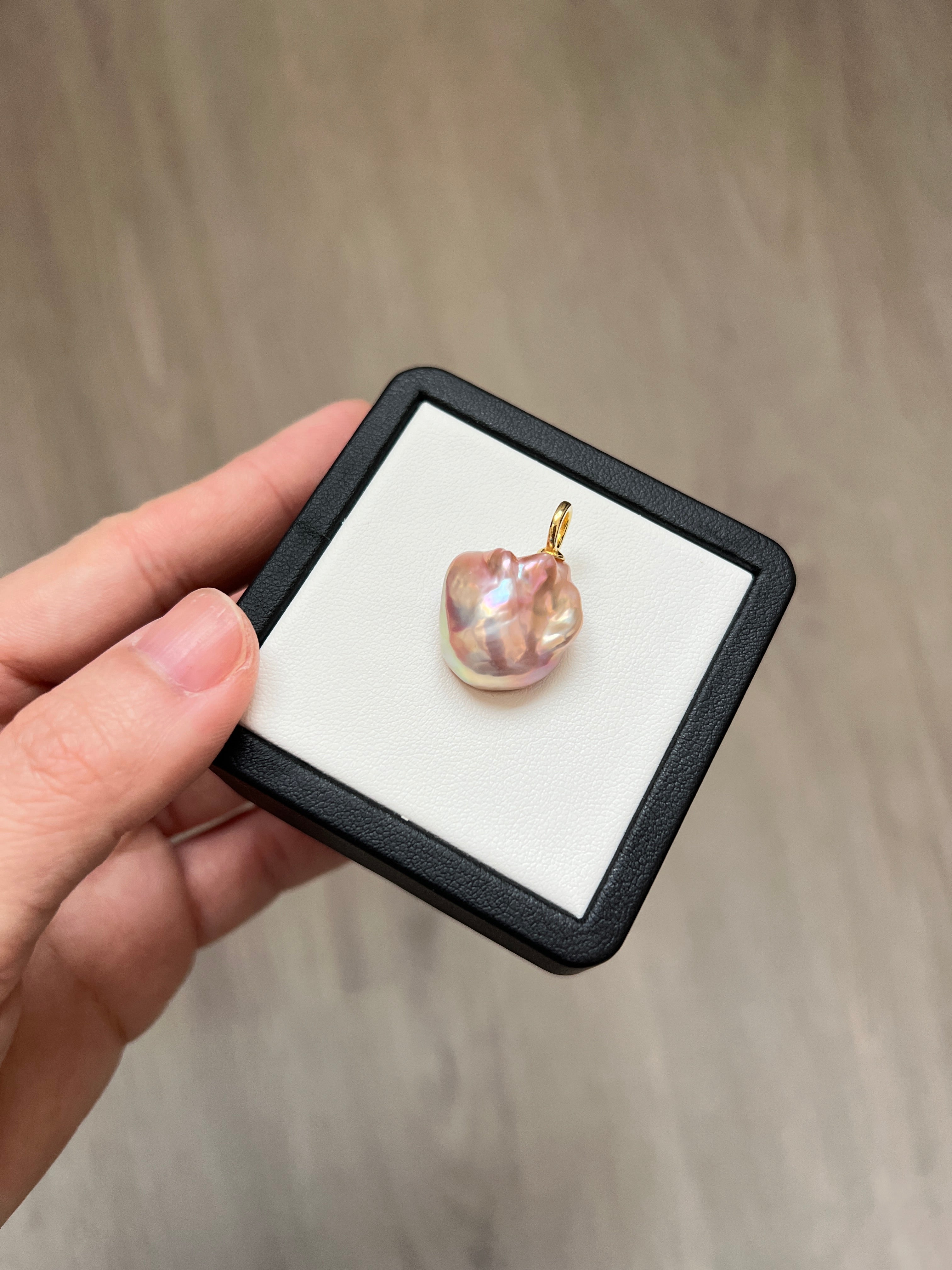 Golden Sweet peach-Excellent level beautiful baroque pearl pendant