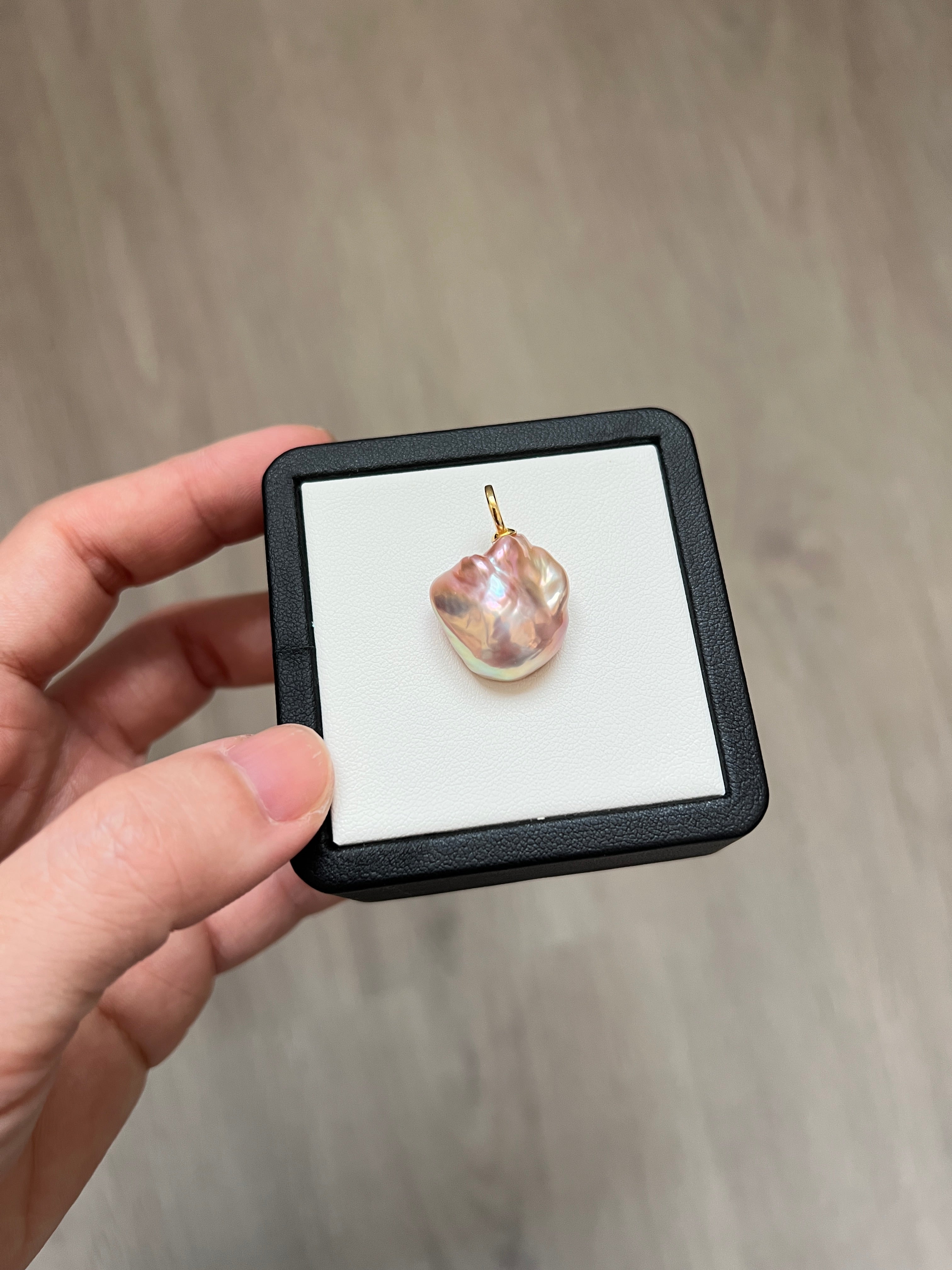 Golden Sweet peach-Excellent level beautiful baroque pearl pendant