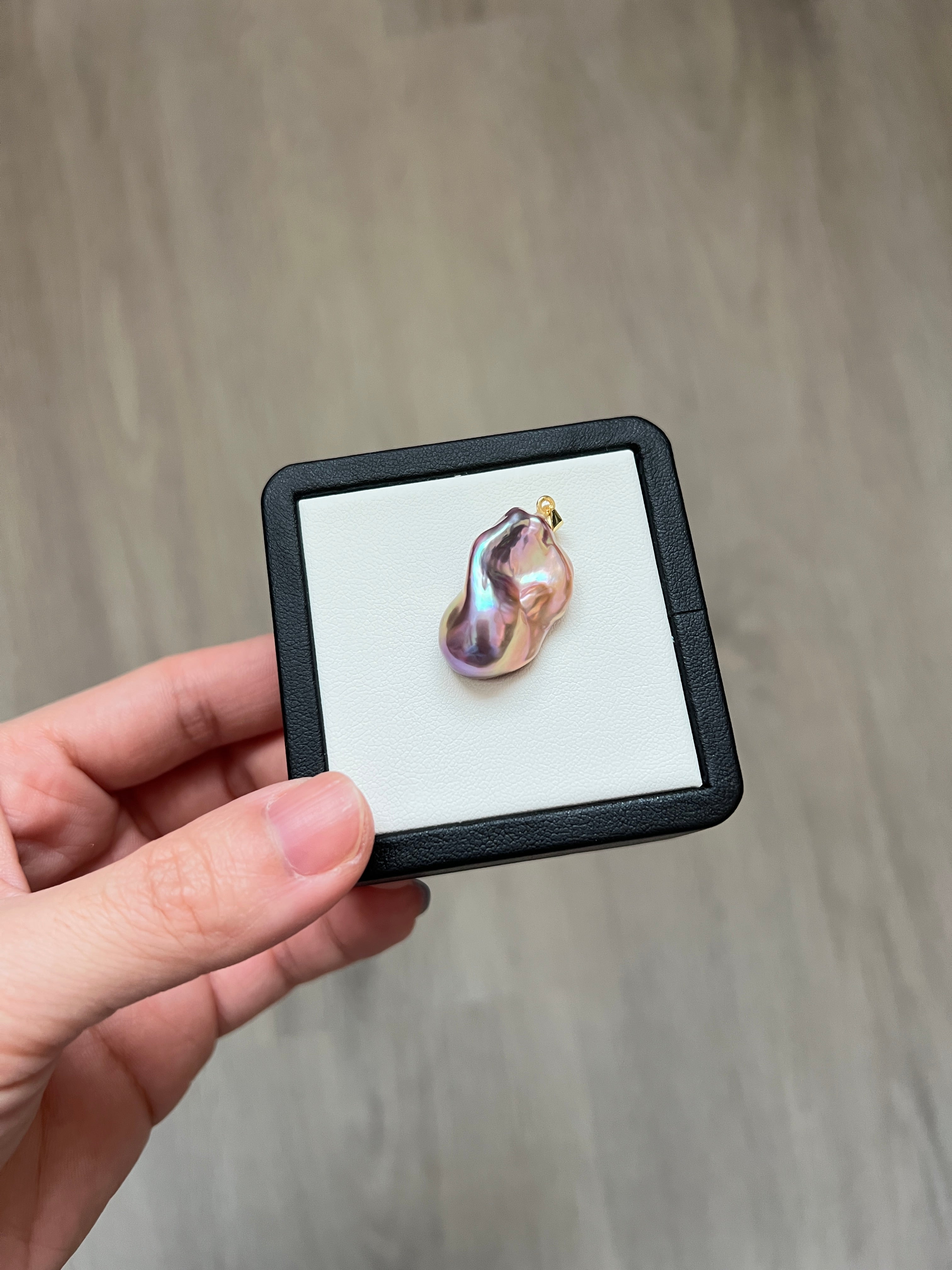 Vivid flowing purple pendant- great level.