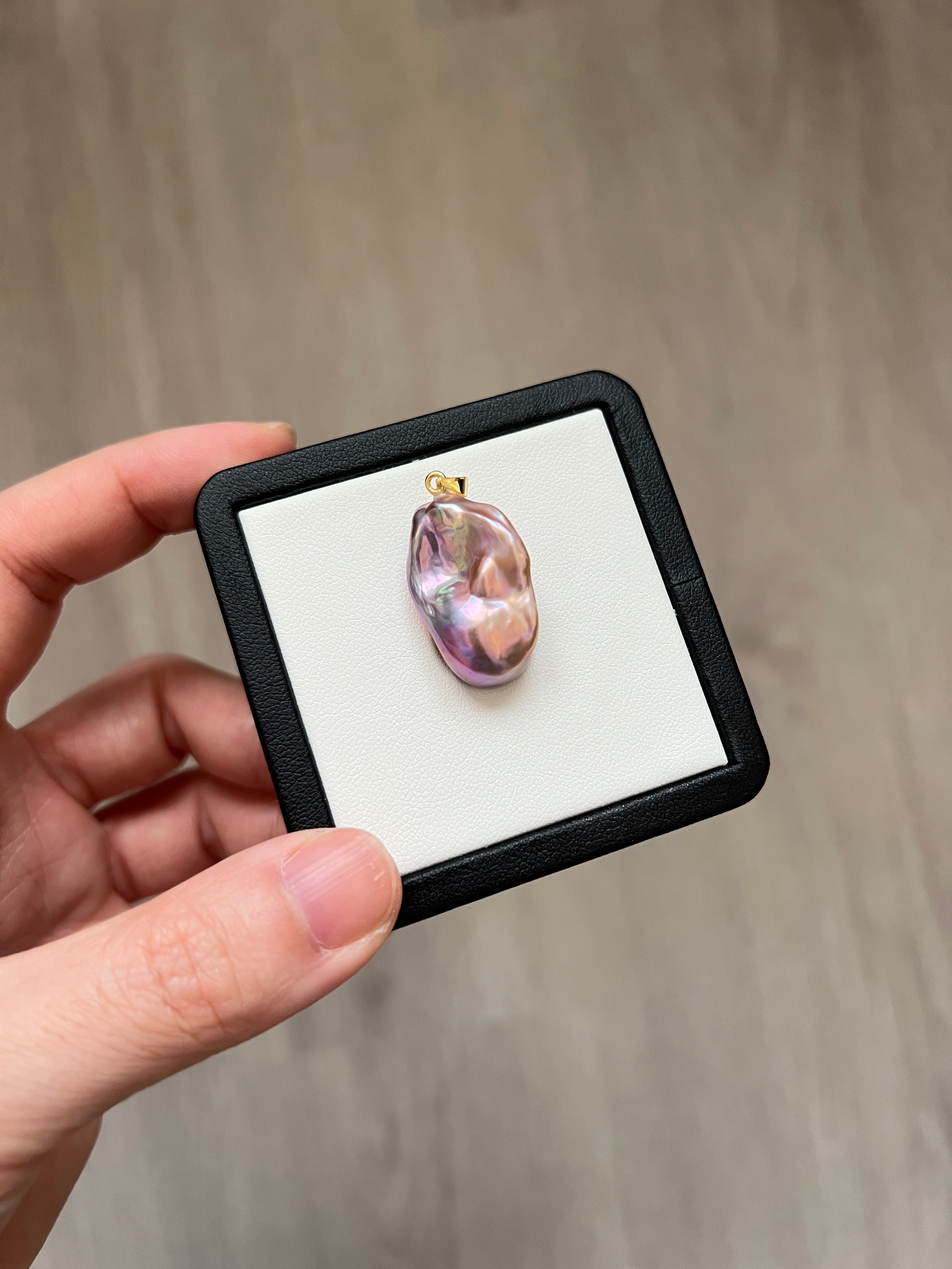 Vivid flowing purple pendant- great level.