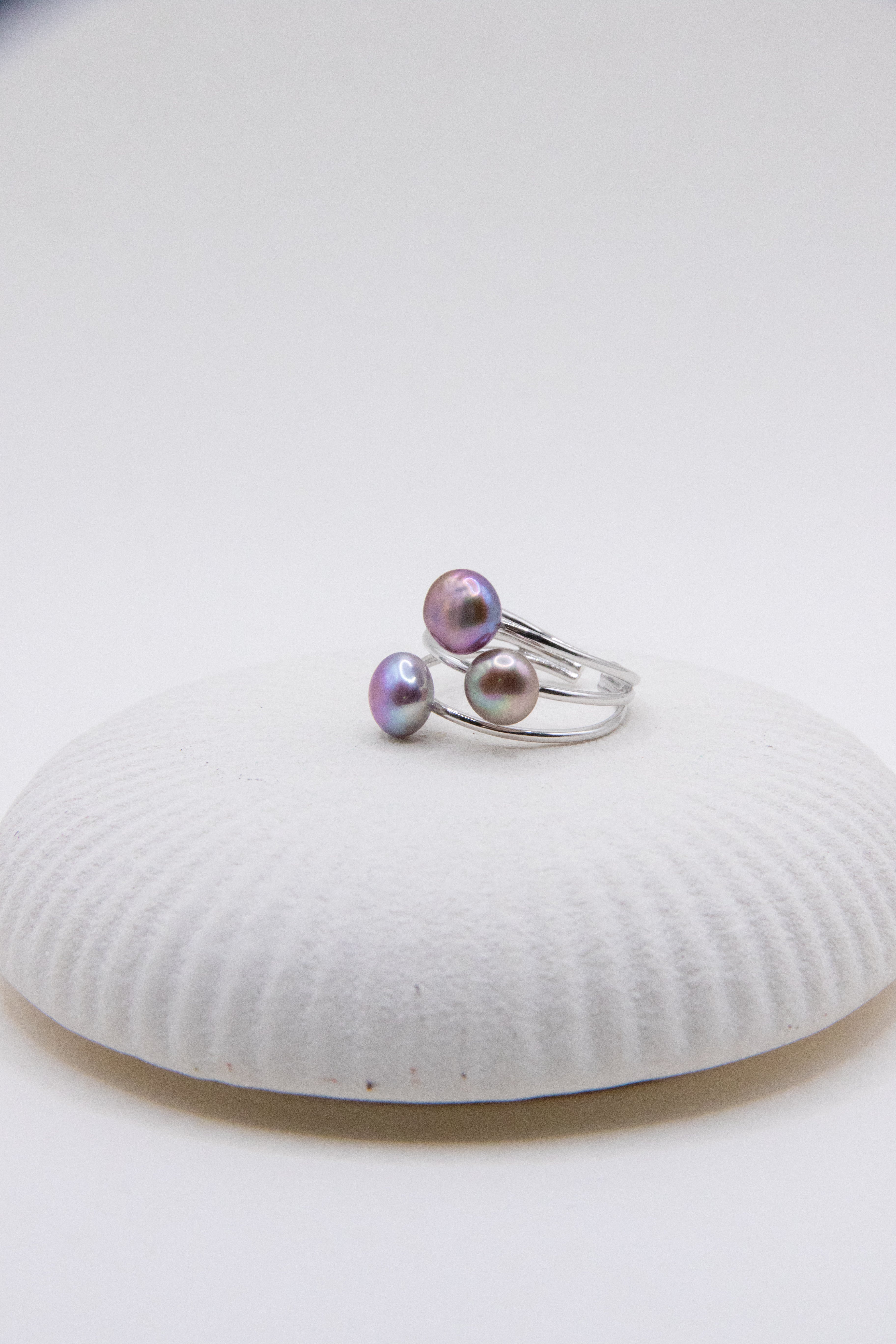 EXCELLENT Triple Seedless Pearl Ring – Metallic Green-Purple Luster on Sterling Silver