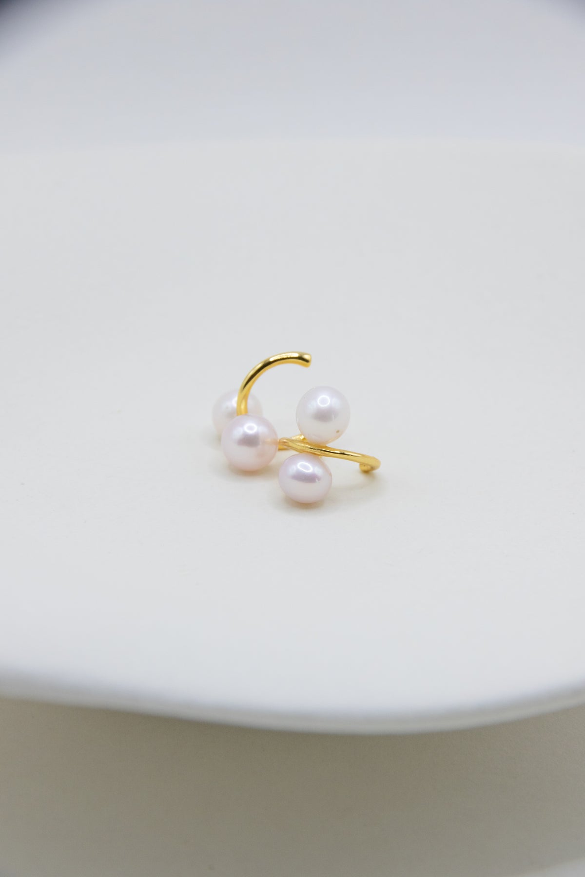 Ear cuff-double pearls