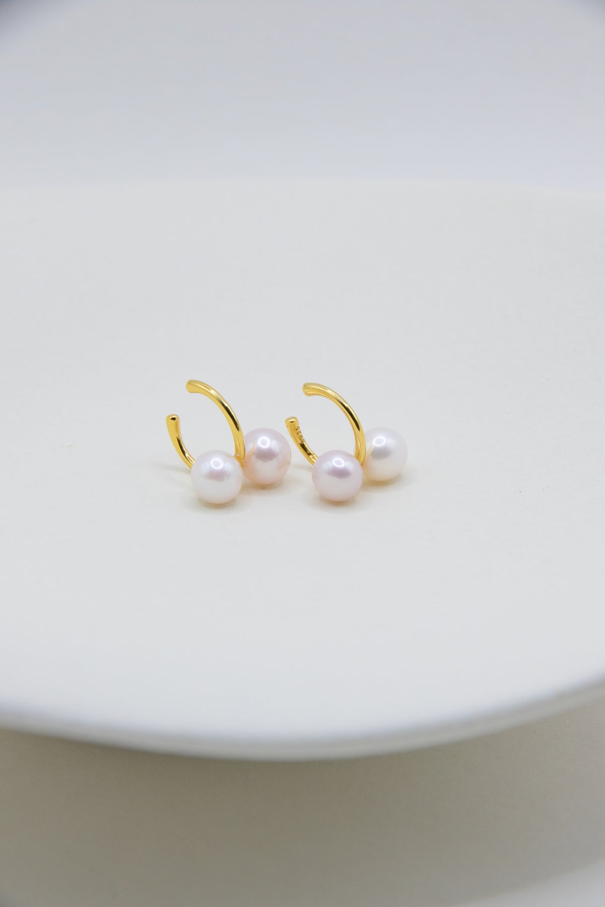 Ear cuff-double pearls