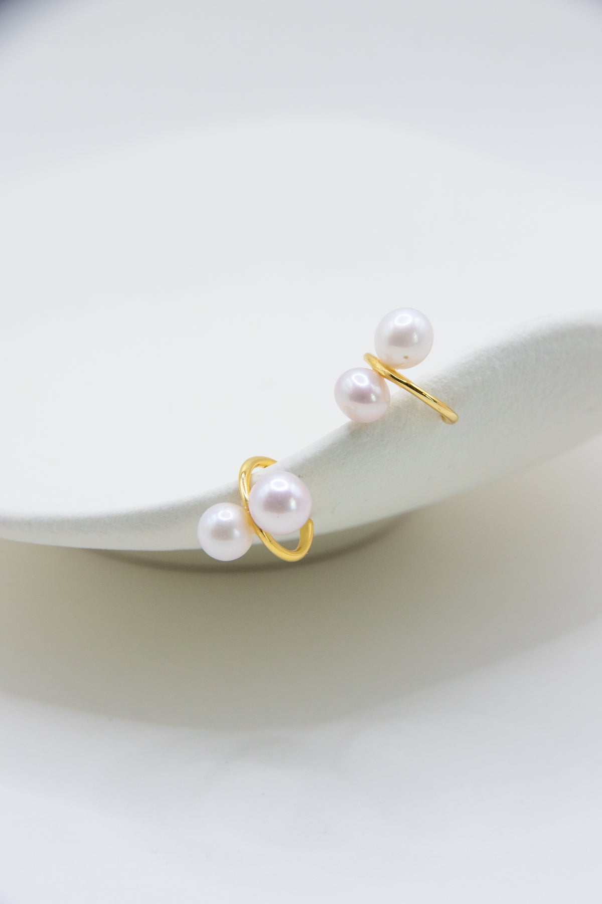 Ear cuff-double pearls