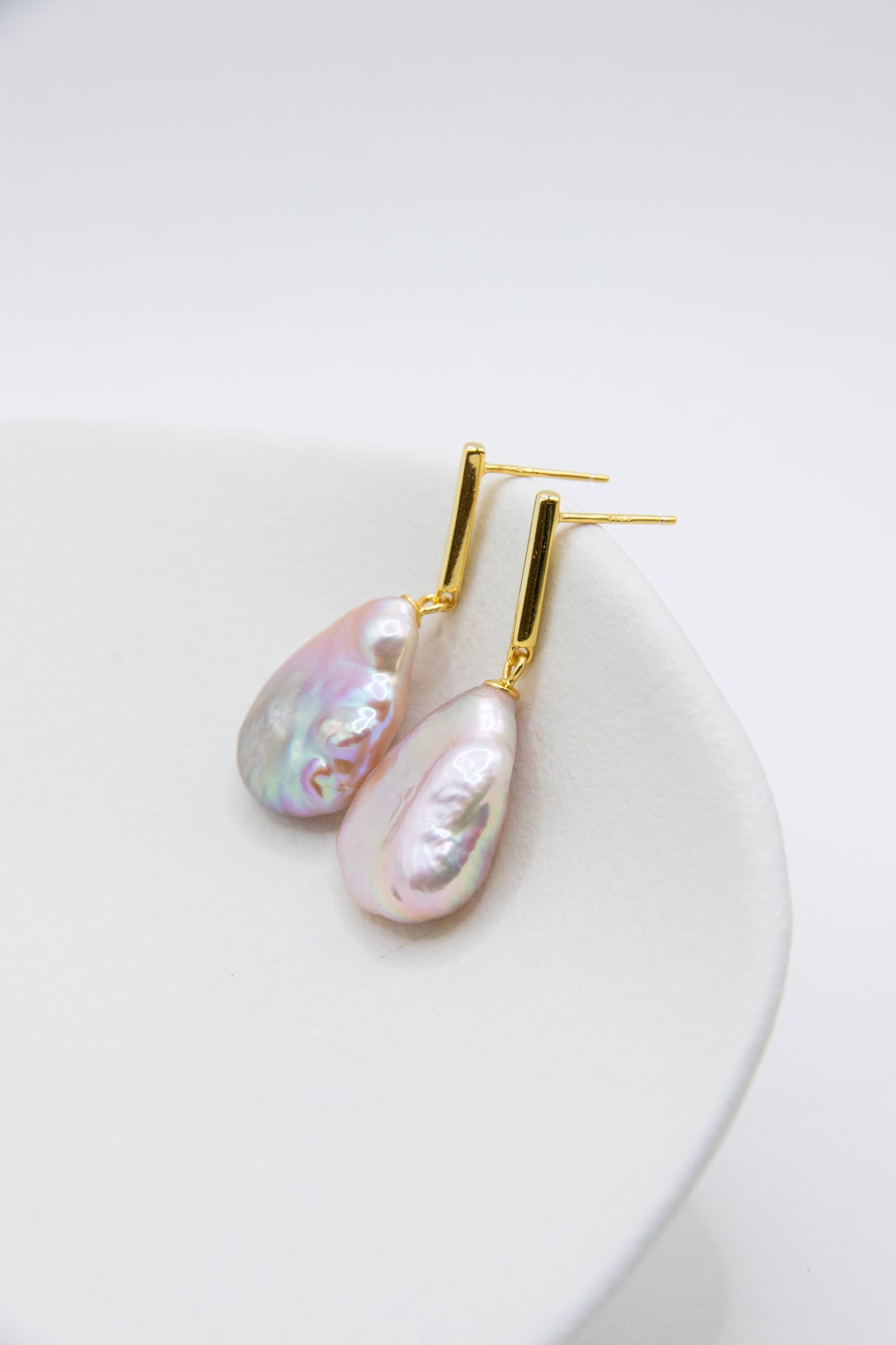 Pink Flat Drop With Golden Lined Stick