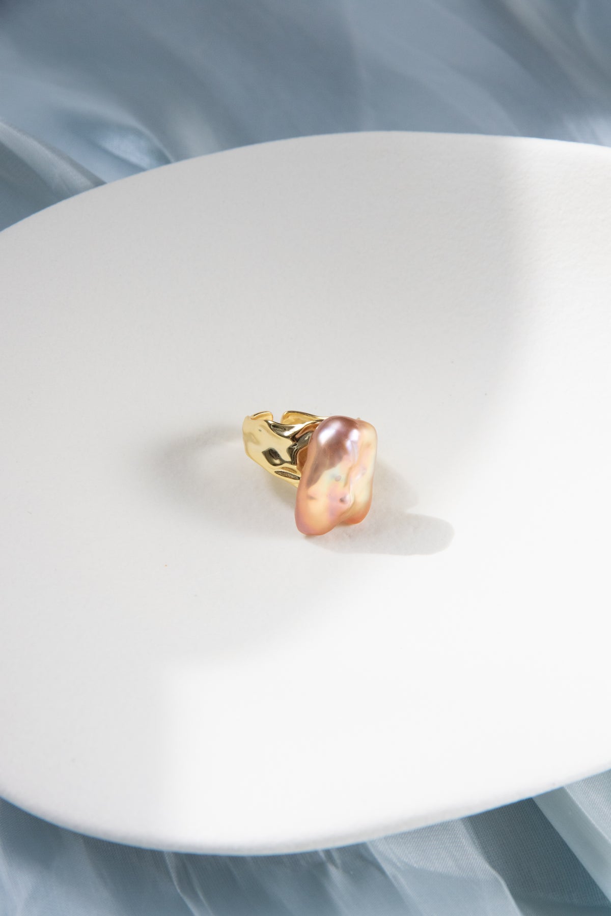 Golden Thick petal irregular shaped pearl ring