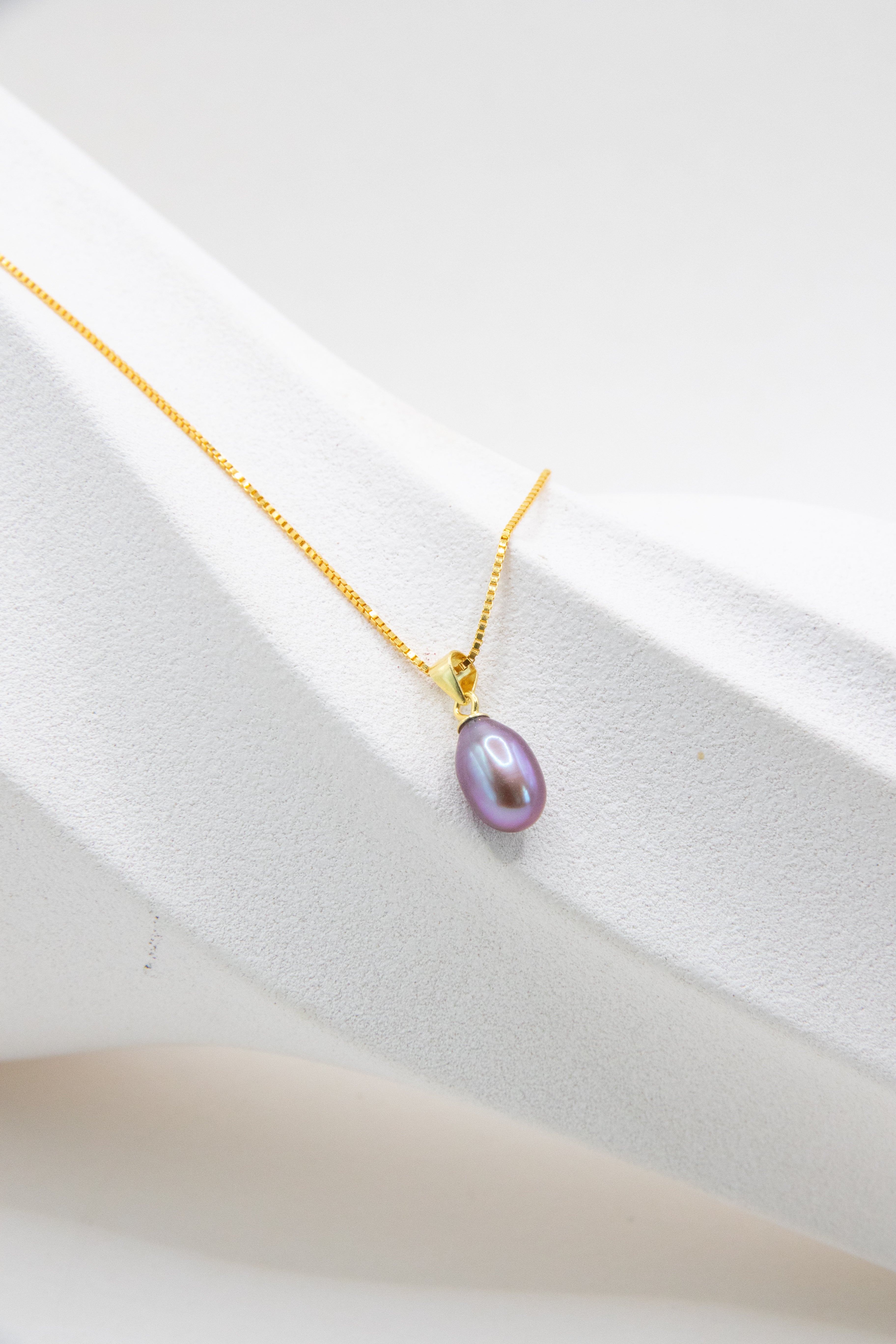 Candy Kiss-Purple Grape/Golden necklace