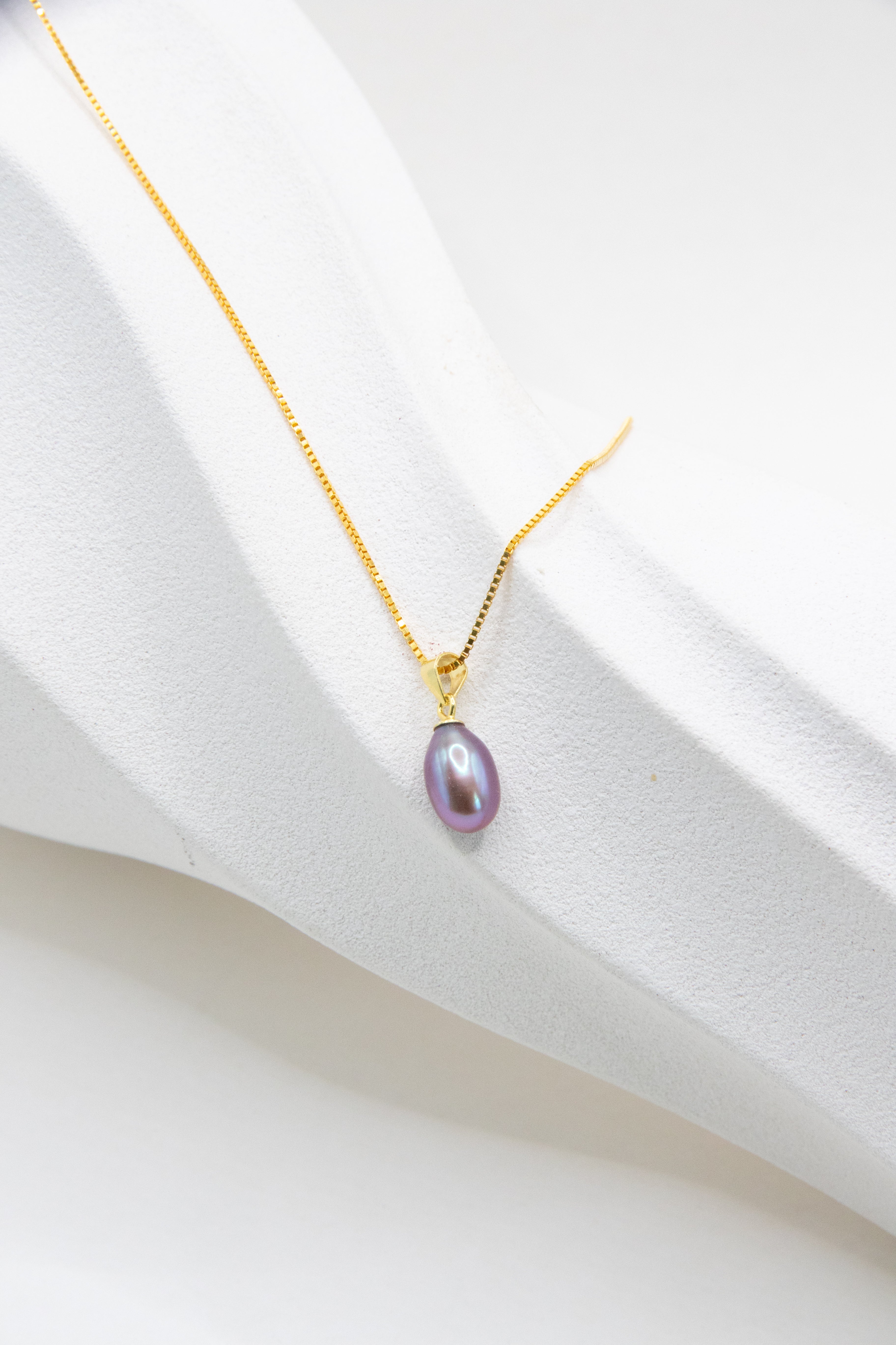 Candy Kiss-Purple Grape/Golden necklace