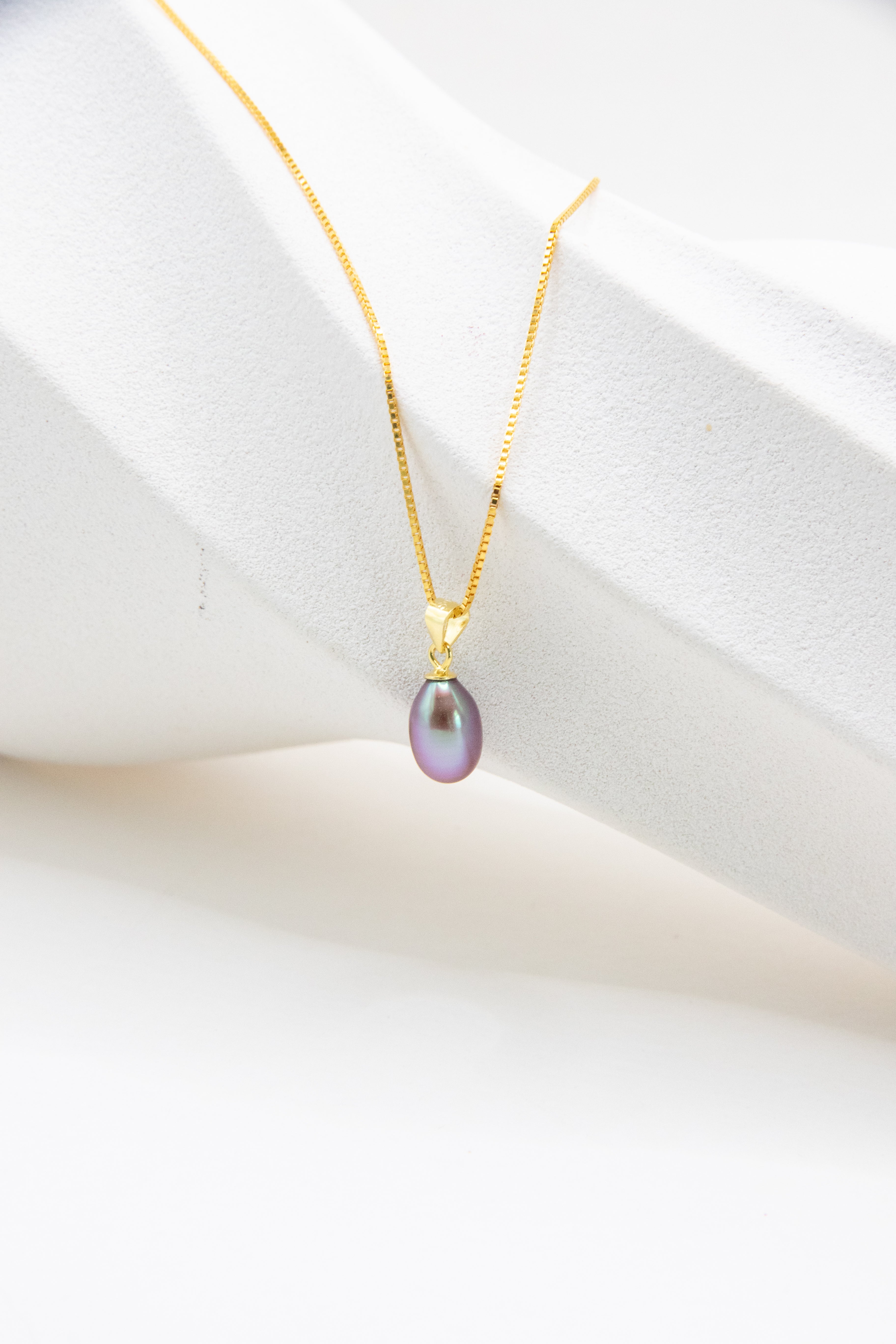 Candy Kiss-Purple Grape/Golden necklace