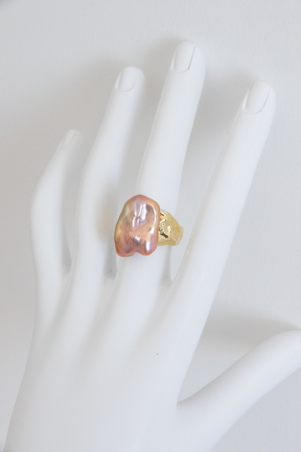 Golden Thick petal irregular shaped pearl ring