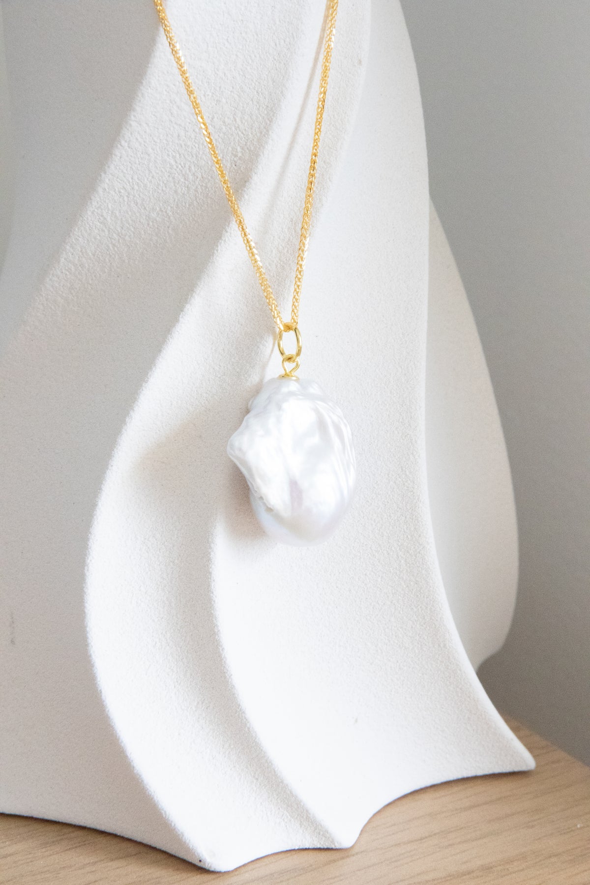 White Rose-Non bleached white baroque pearl necklace set