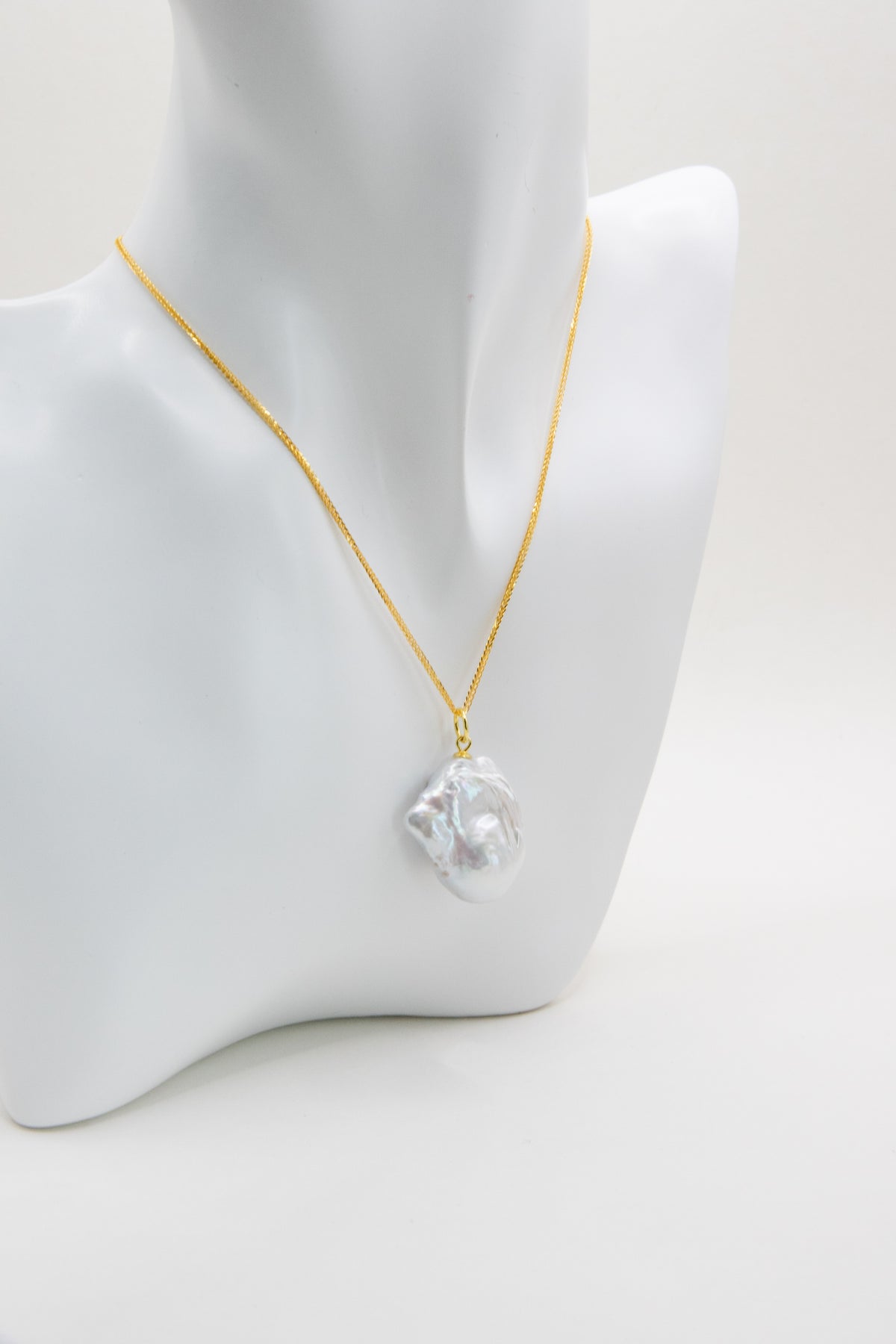 White Rose-Non bleached white baroque pearl necklace set