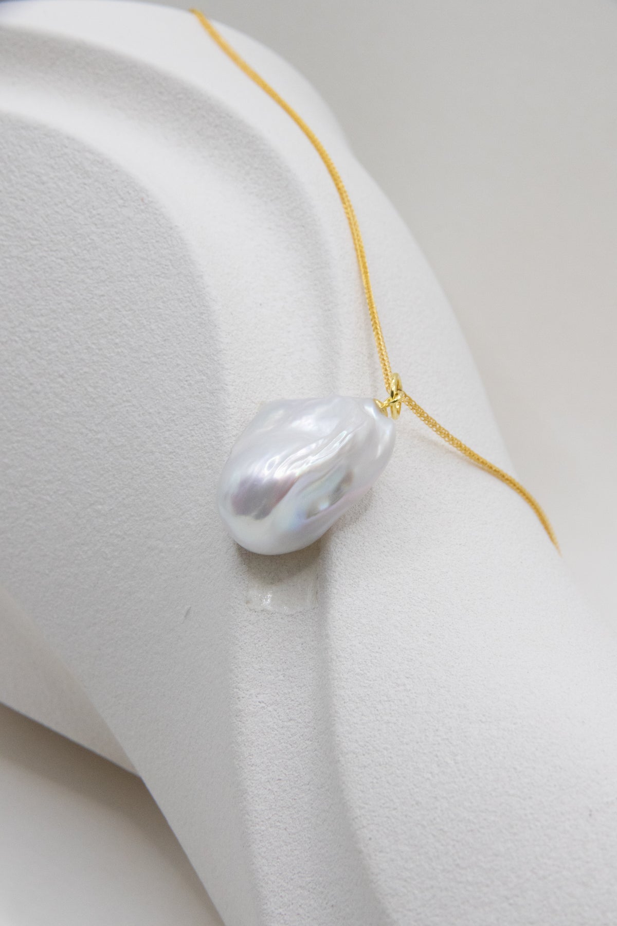 White Rose-Non bleached white baroque pearl necklace set