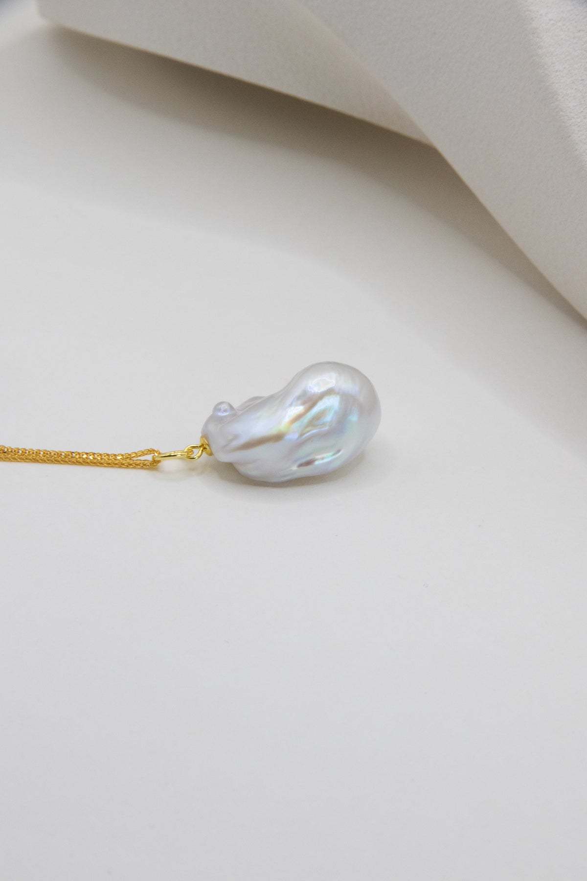White Rose-Non bleached white baroque pearl necklace set