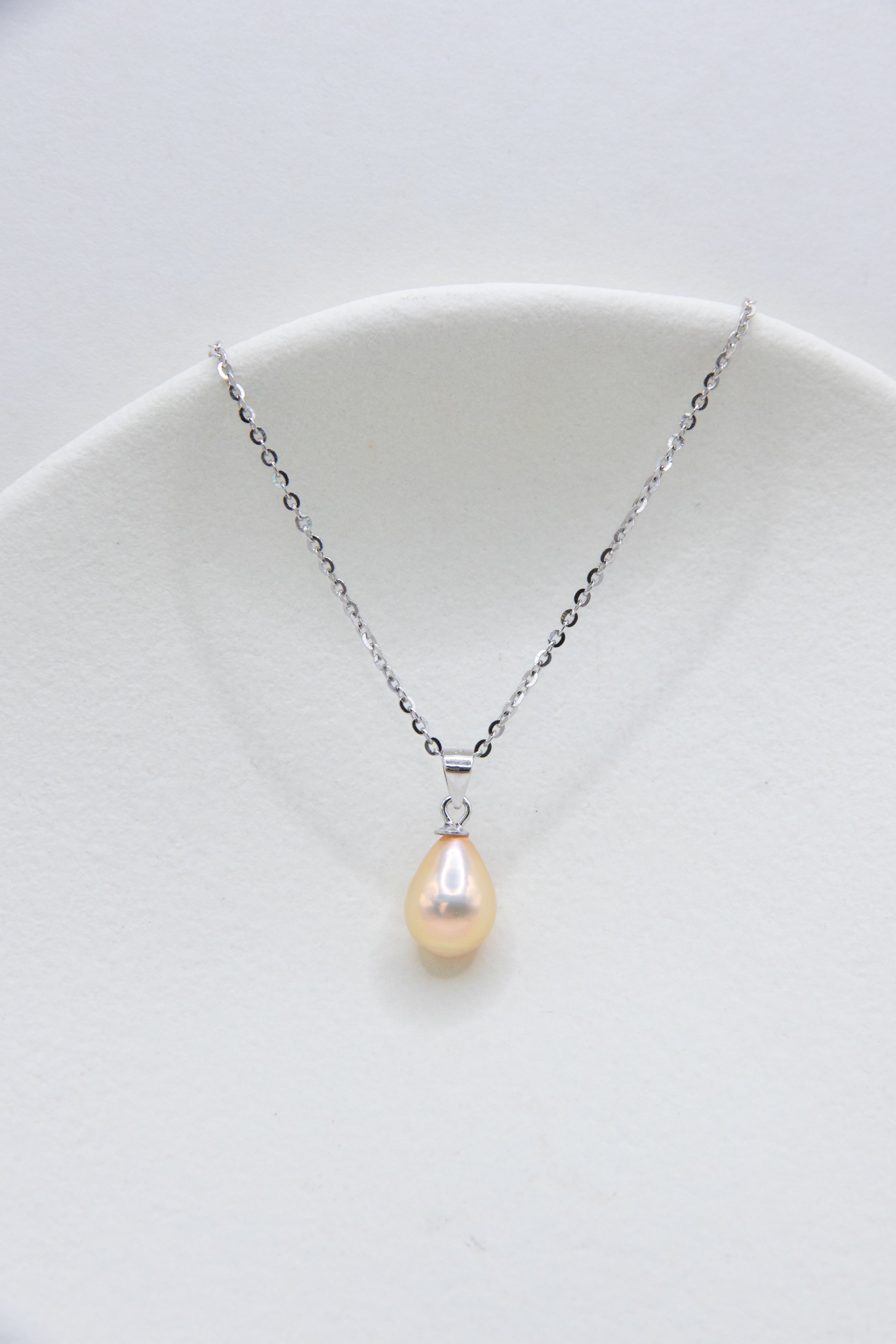 Excellent level drop pearl necklace-clear golden