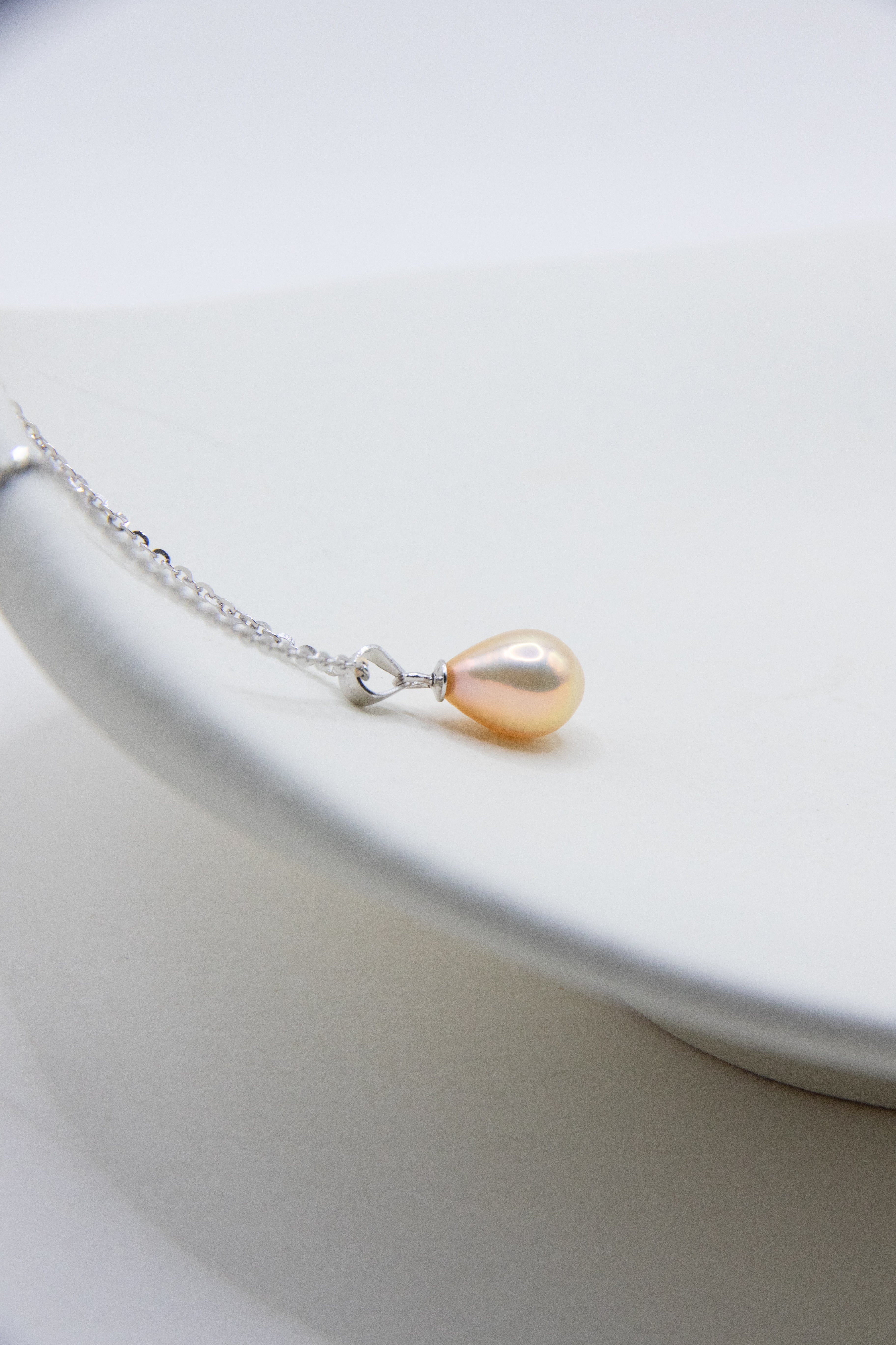 Excellent level drop pearl necklace-clear golden