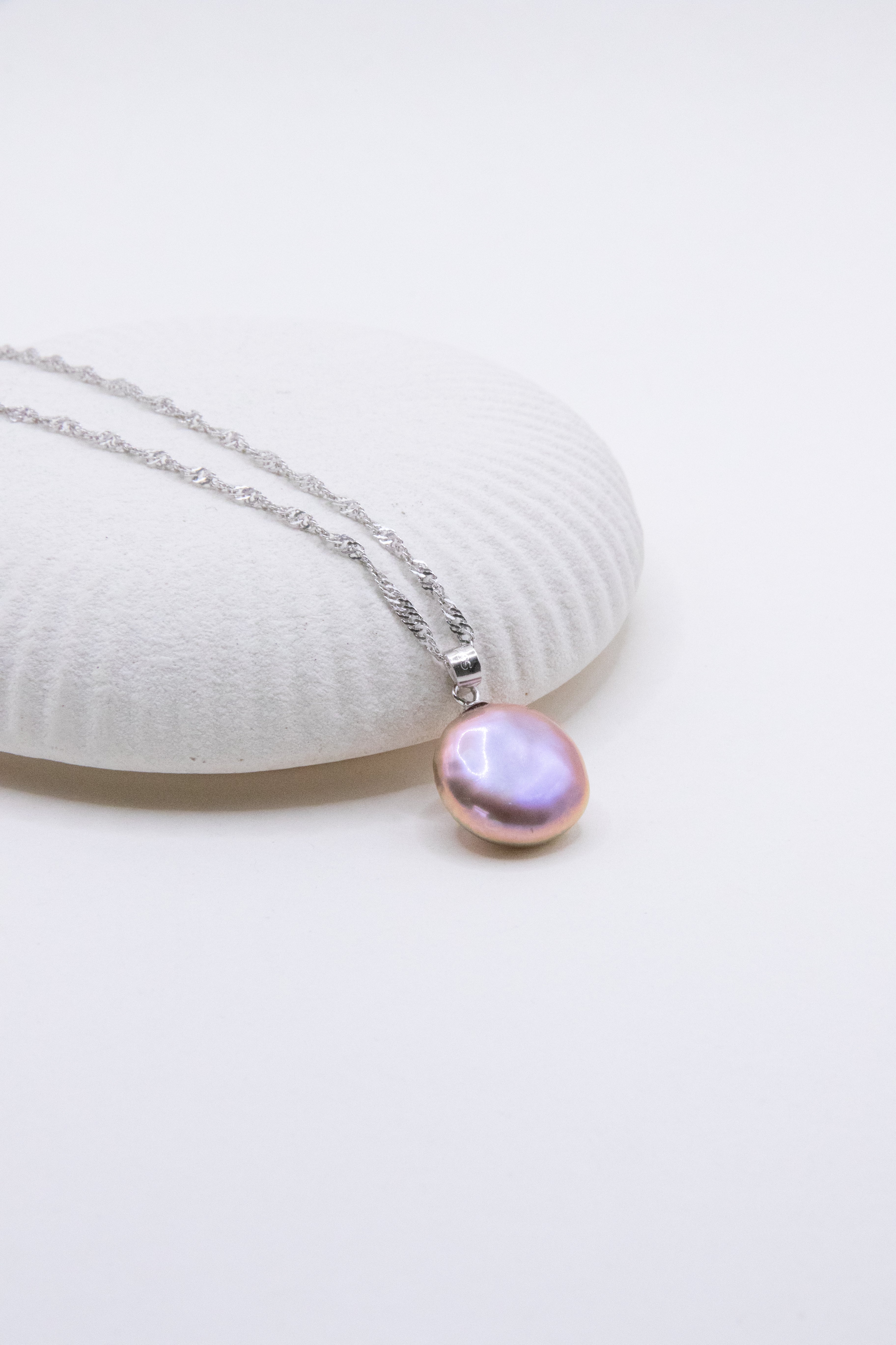 Excellent metallic button pearl - crazy metal.