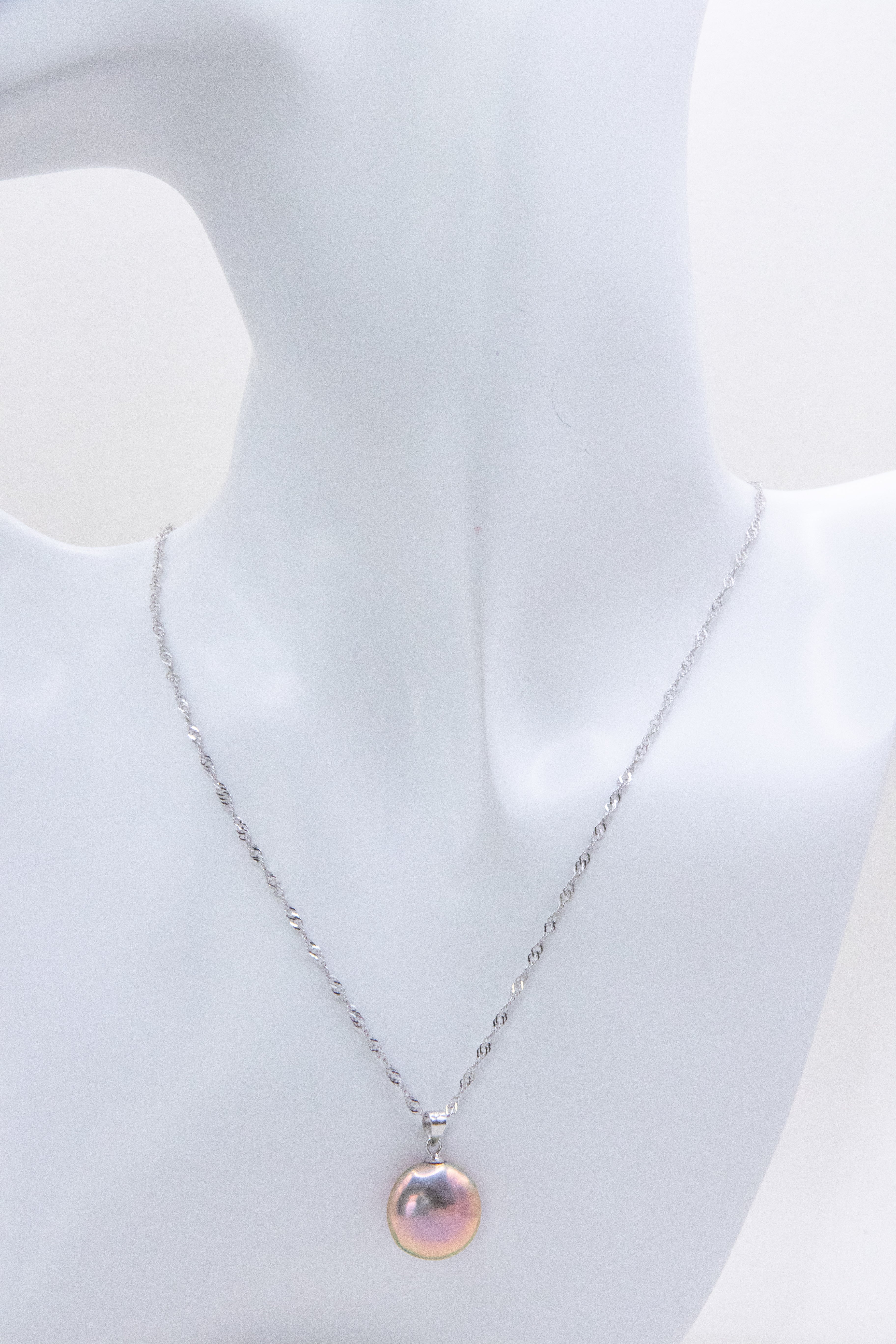 Excellent metallic button pearl - crazy metal.