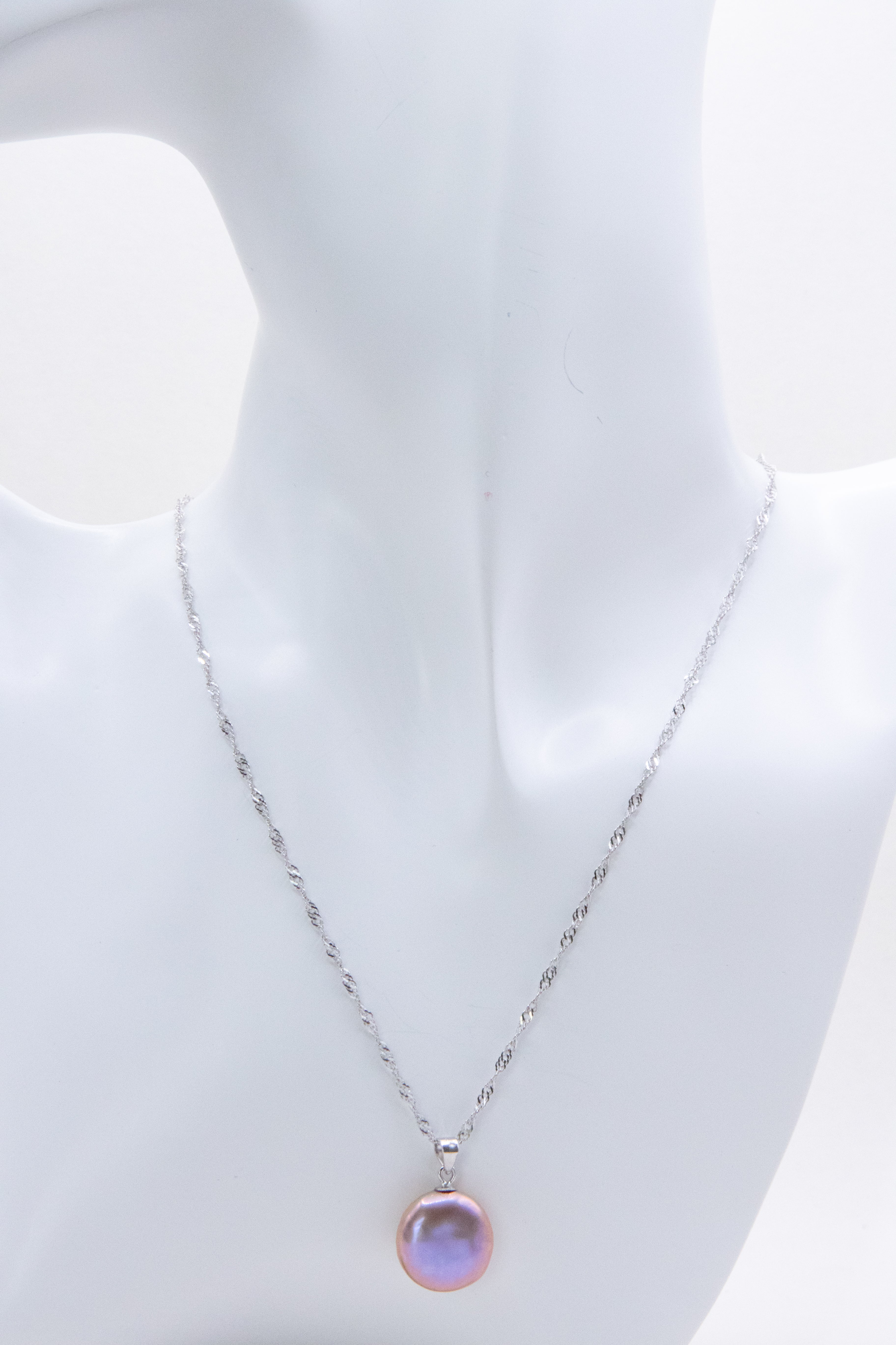 Excellent metallic button pearl - crazy metal.